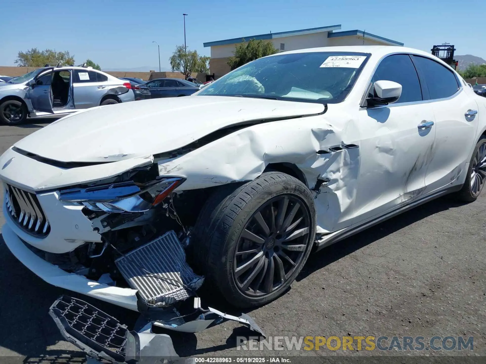 6 Photograph of a damaged car ZAM57XSA7L1344404 MASERATI GHIBLI 2020