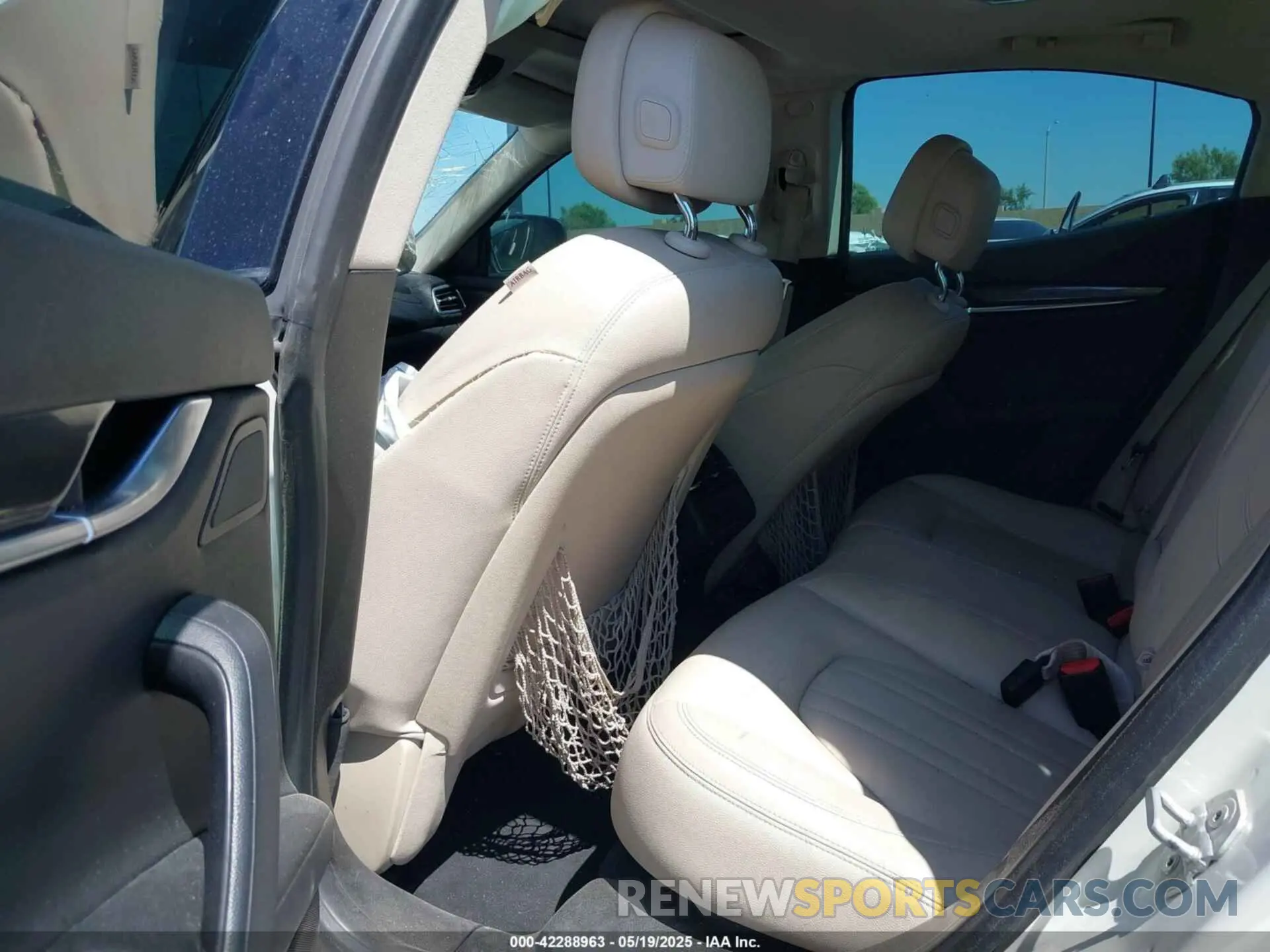 8 Photograph of a damaged car ZAM57XSA7L1344404 MASERATI GHIBLI 2020