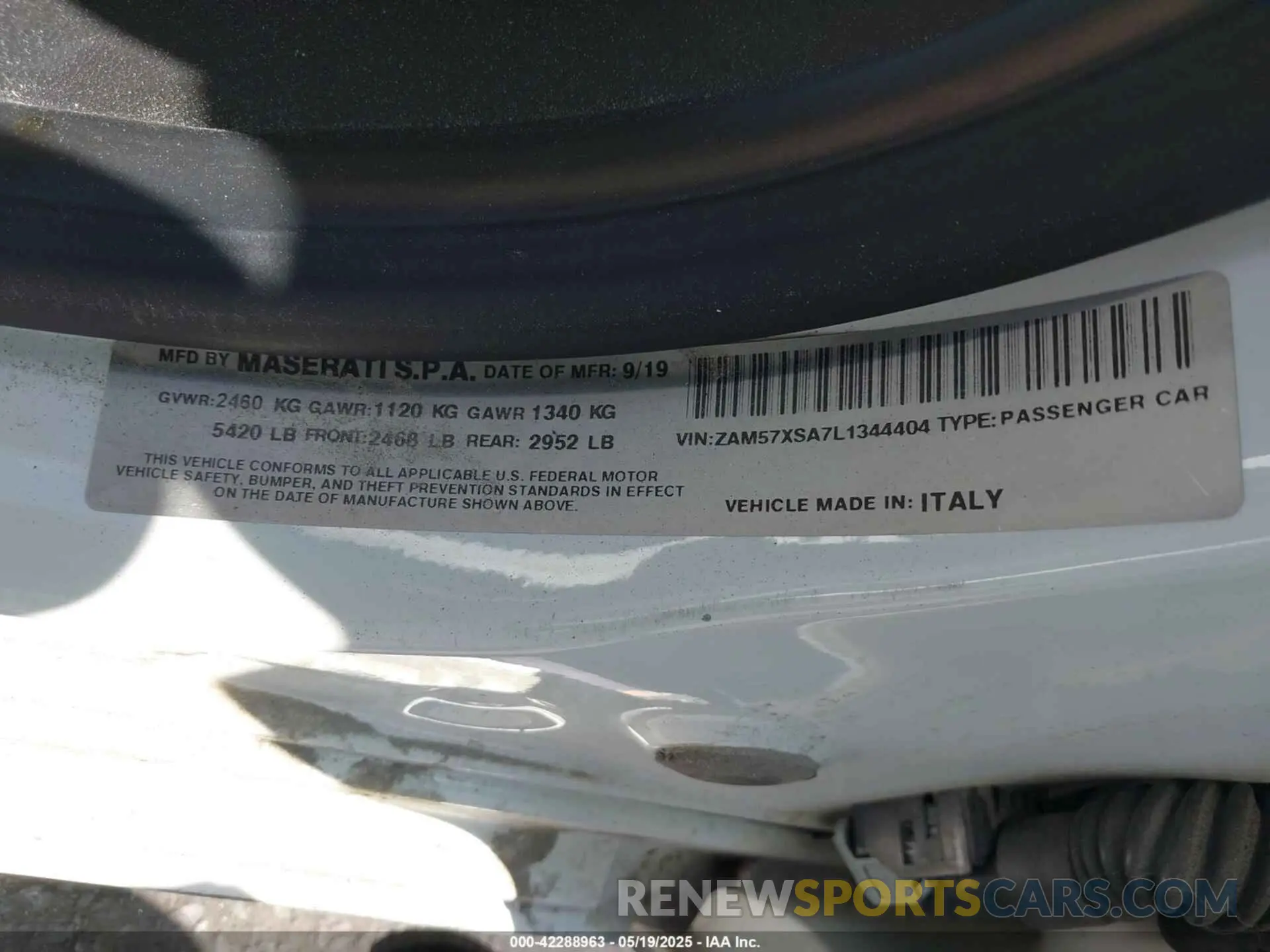 9 Photograph of a damaged car ZAM57XSA7L1344404 MASERATI GHIBLI 2020