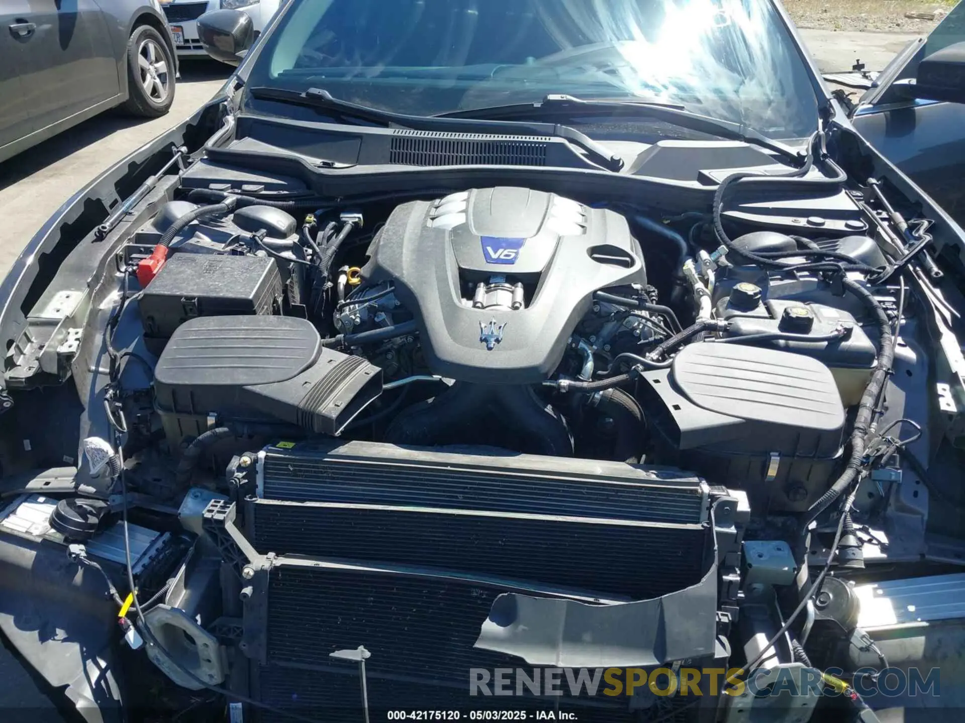 10 Photograph of a damaged car ZAM57YSS8L1353160 MASERATI GHIBLI 2020