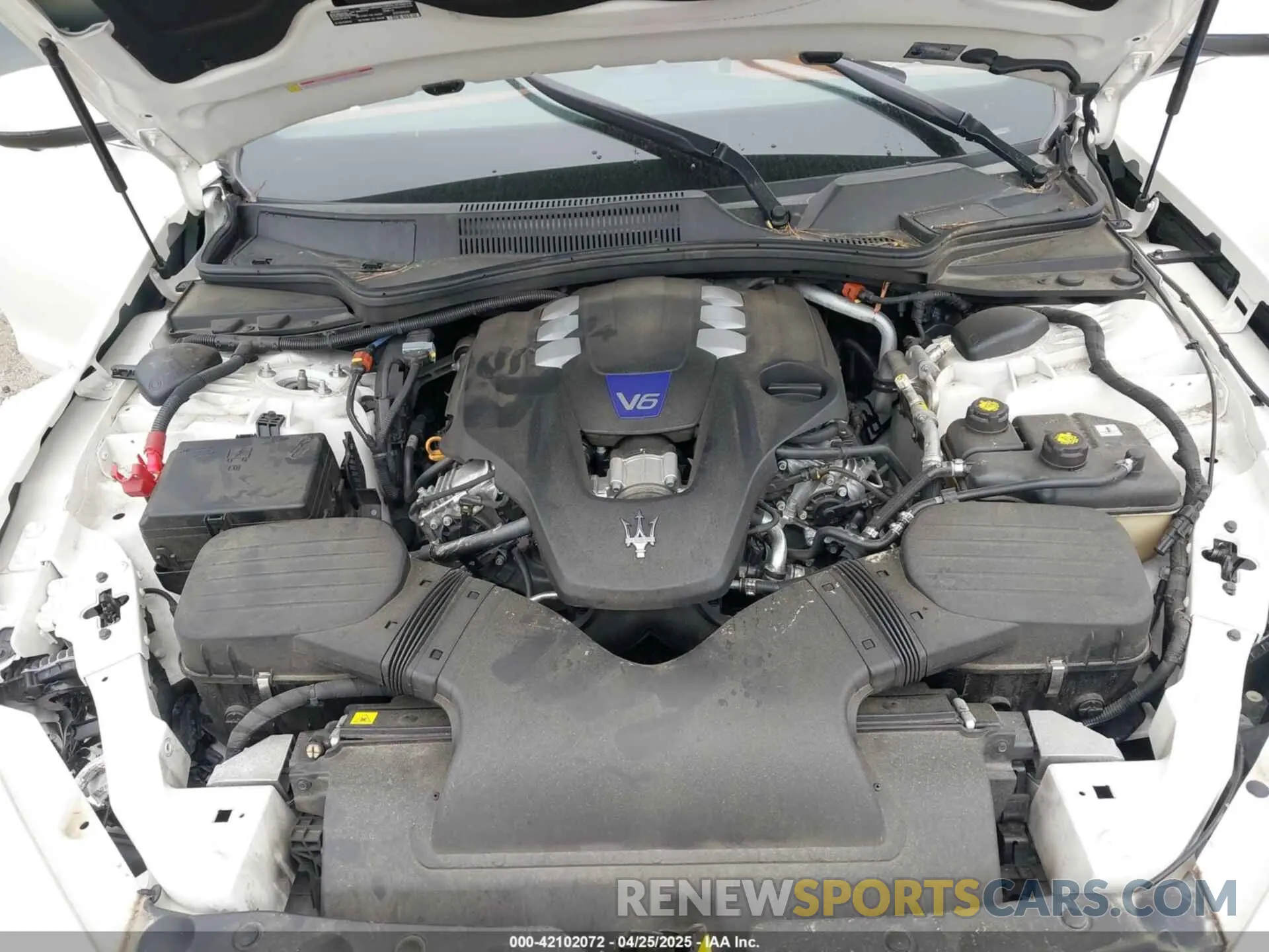 10 Photograph of a damaged car ZAM57YSL3M1362066 MASERATI GHIBLI 2021