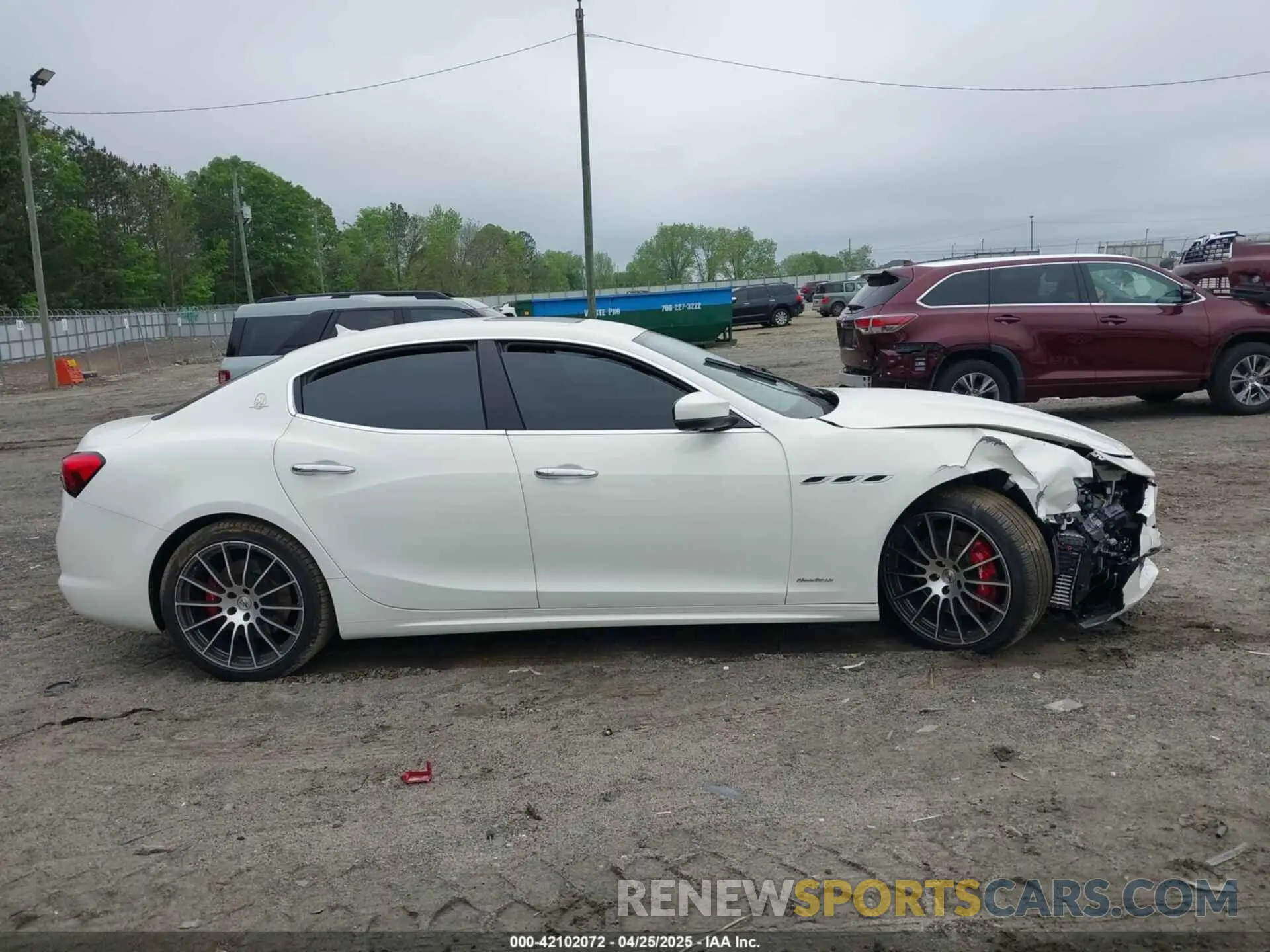 13 Photograph of a damaged car ZAM57YSL3M1362066 MASERATI GHIBLI 2021