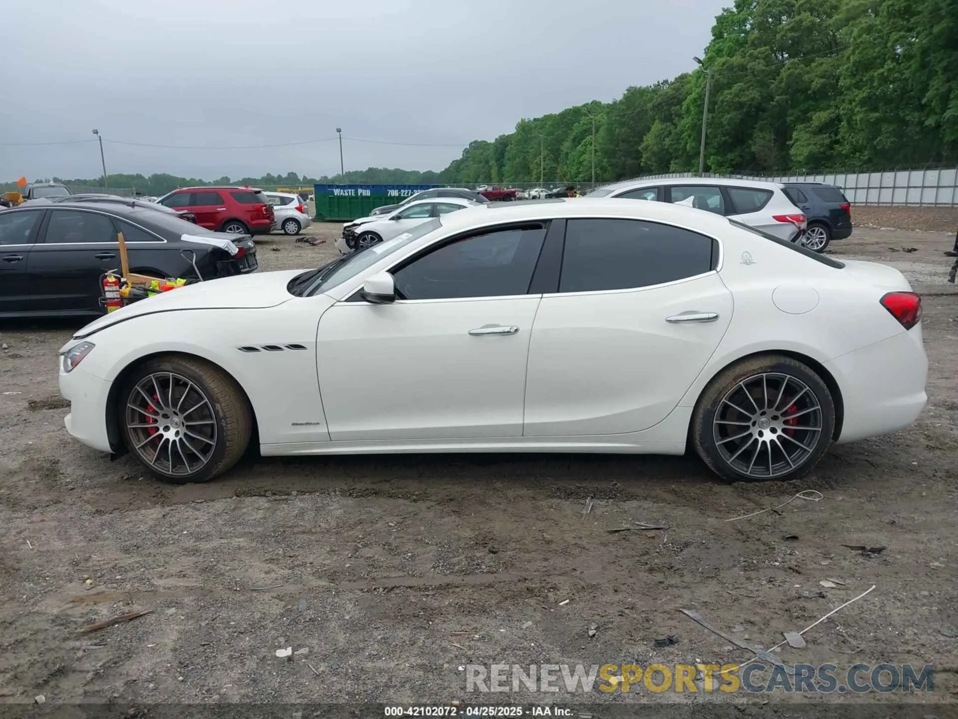 14 Photograph of a damaged car ZAM57YSL3M1362066 MASERATI GHIBLI 2021