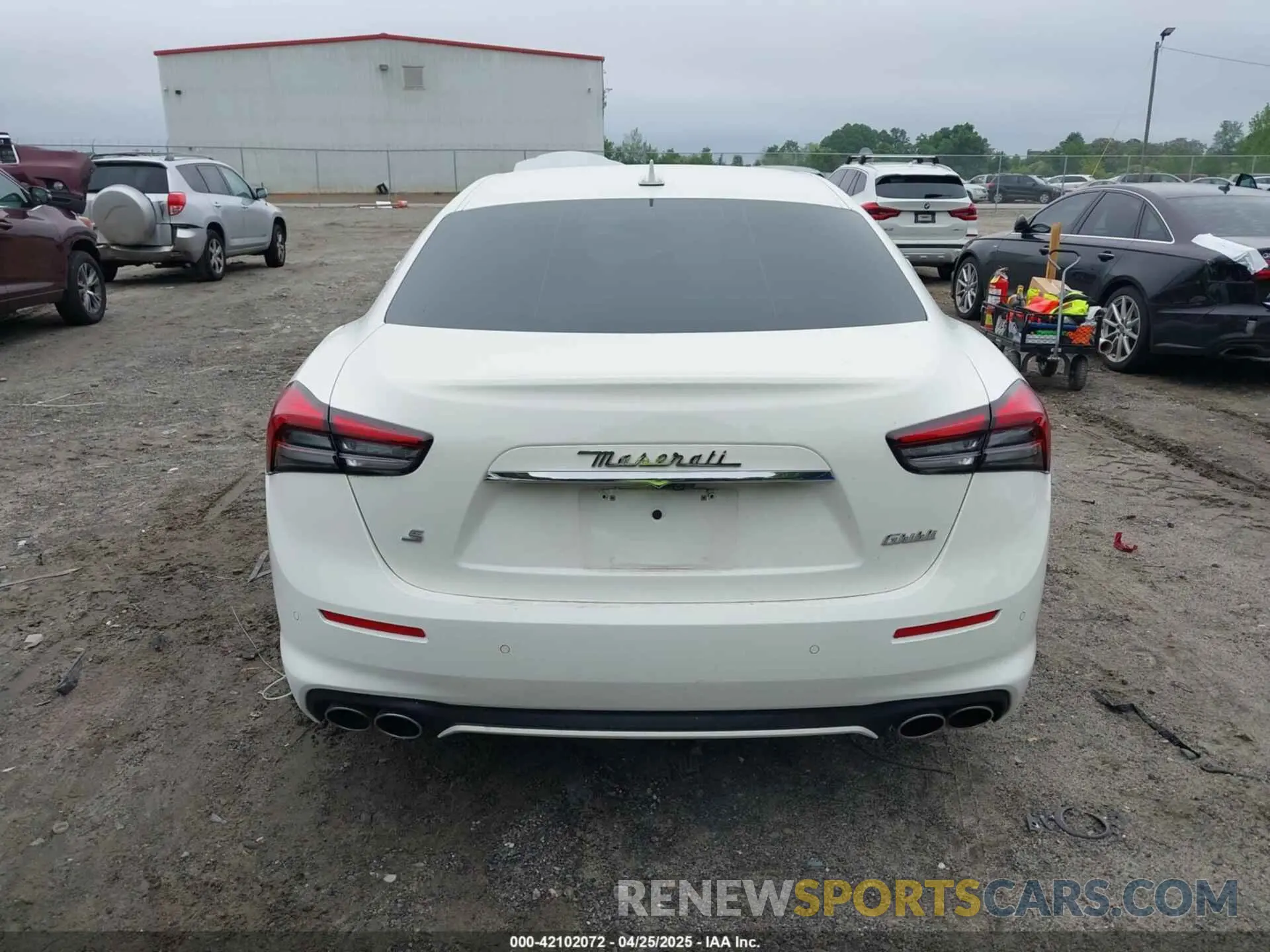 16 Photograph of a damaged car ZAM57YSL3M1362066 MASERATI GHIBLI 2021
