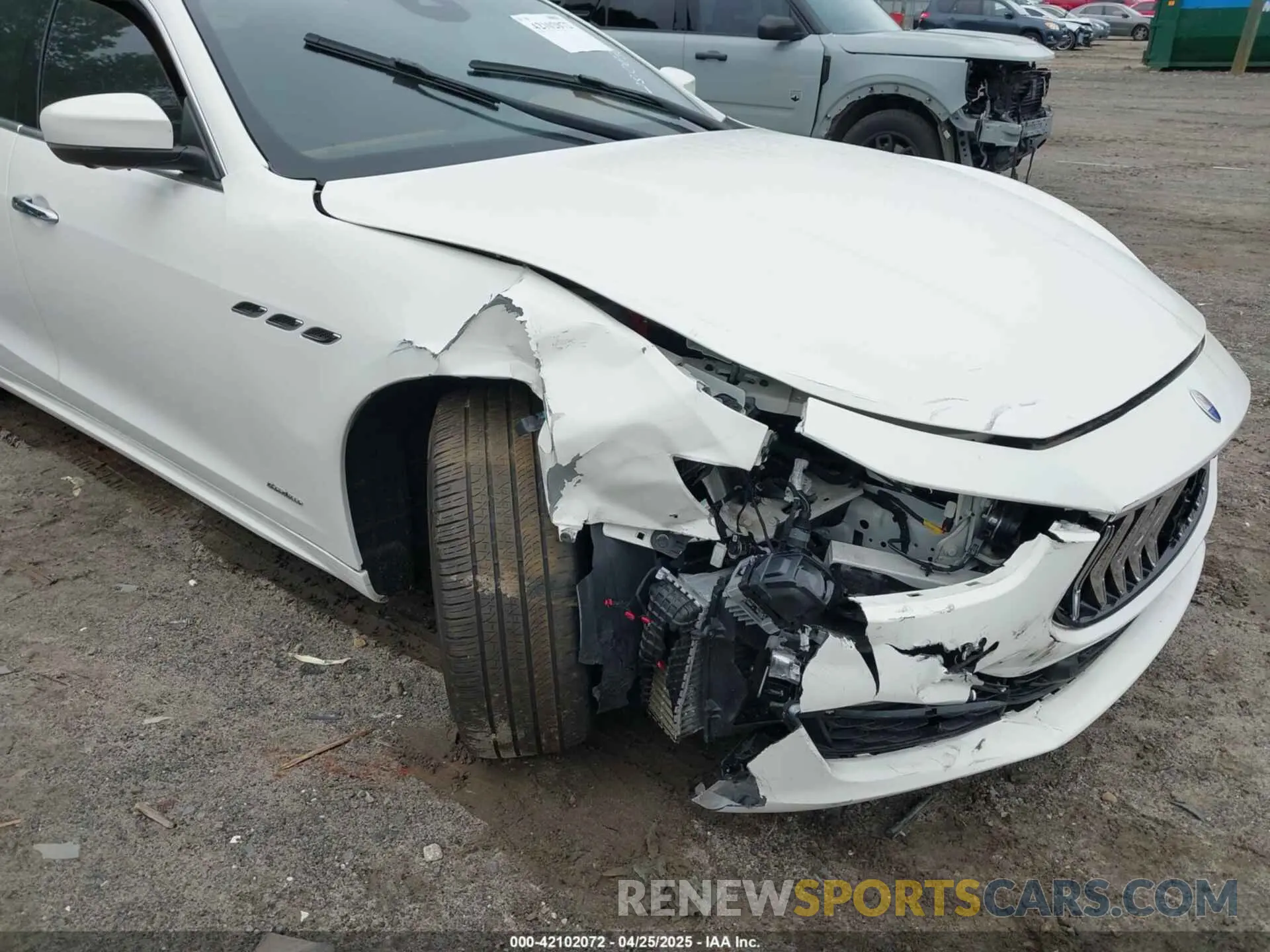 6 Photograph of a damaged car ZAM57YSL3M1362066 MASERATI GHIBLI 2021