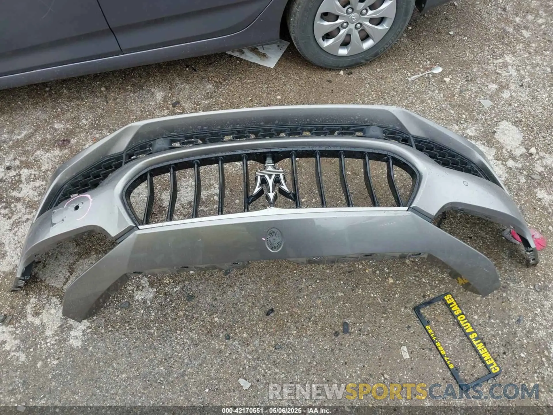 12 Photograph of a damaged car ZAM57YTA8M1368703 MASERATI GHIBLI 2021