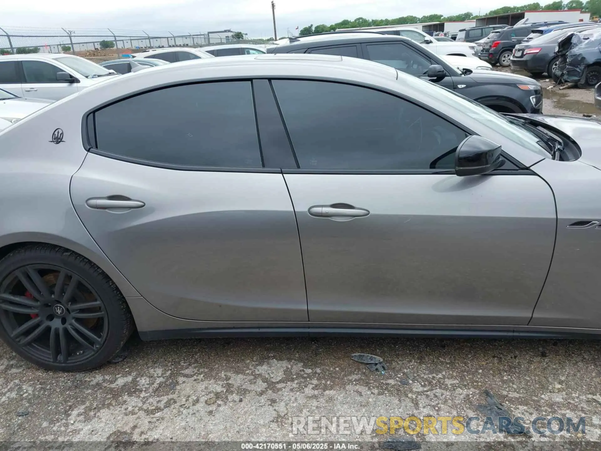 14 Photograph of a damaged car ZAM57YTA8M1368703 MASERATI GHIBLI 2021