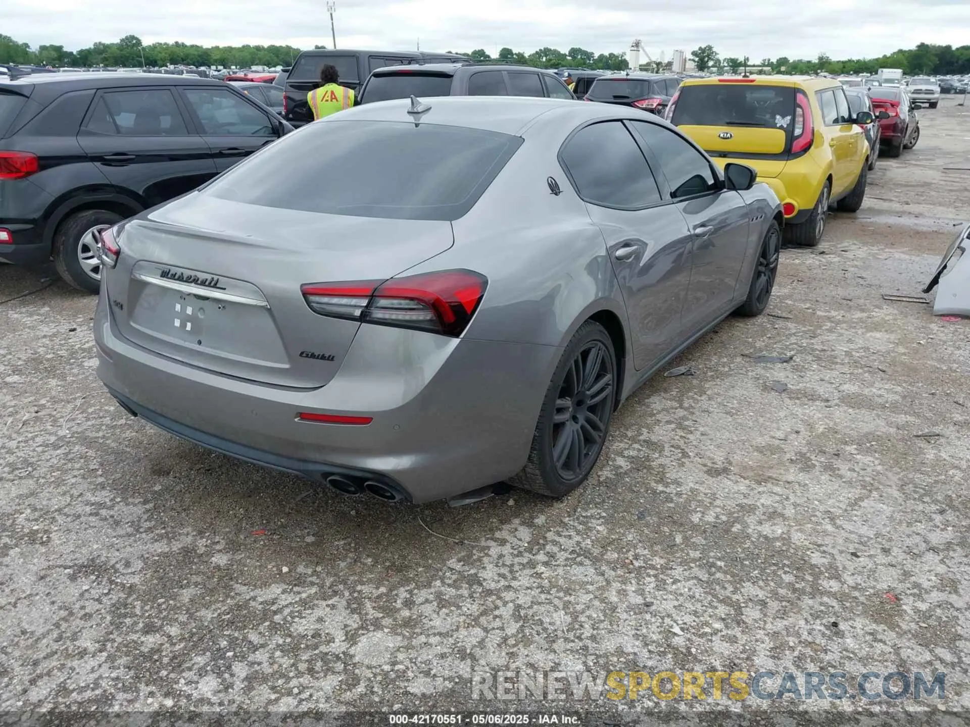 4 Photograph of a damaged car ZAM57YTA8M1368703 MASERATI GHIBLI 2021