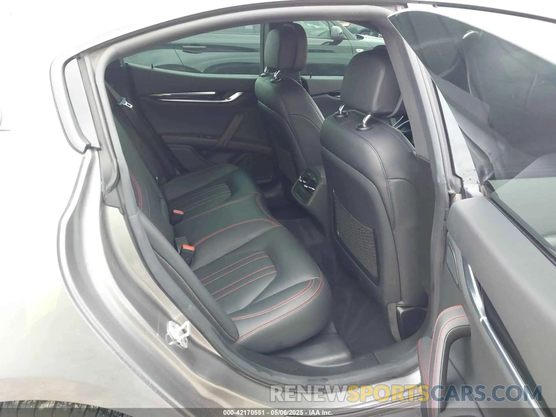 8 Photograph of a damaged car ZAM57YTA8M1368703 MASERATI GHIBLI 2021