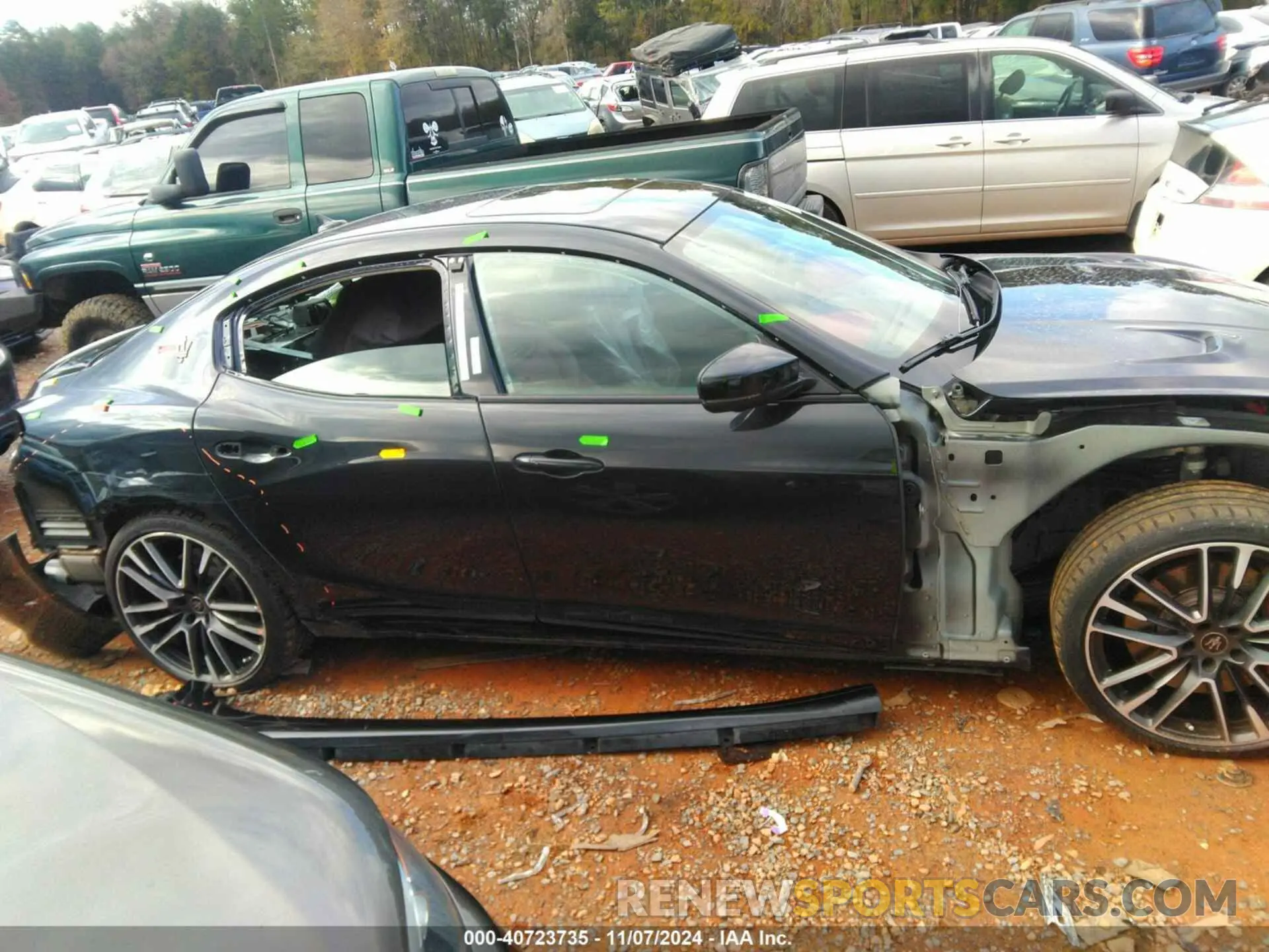 13 Photograph of a damaged car ZAM57ZST1NX399931 MASERATI GHIBLI 2022