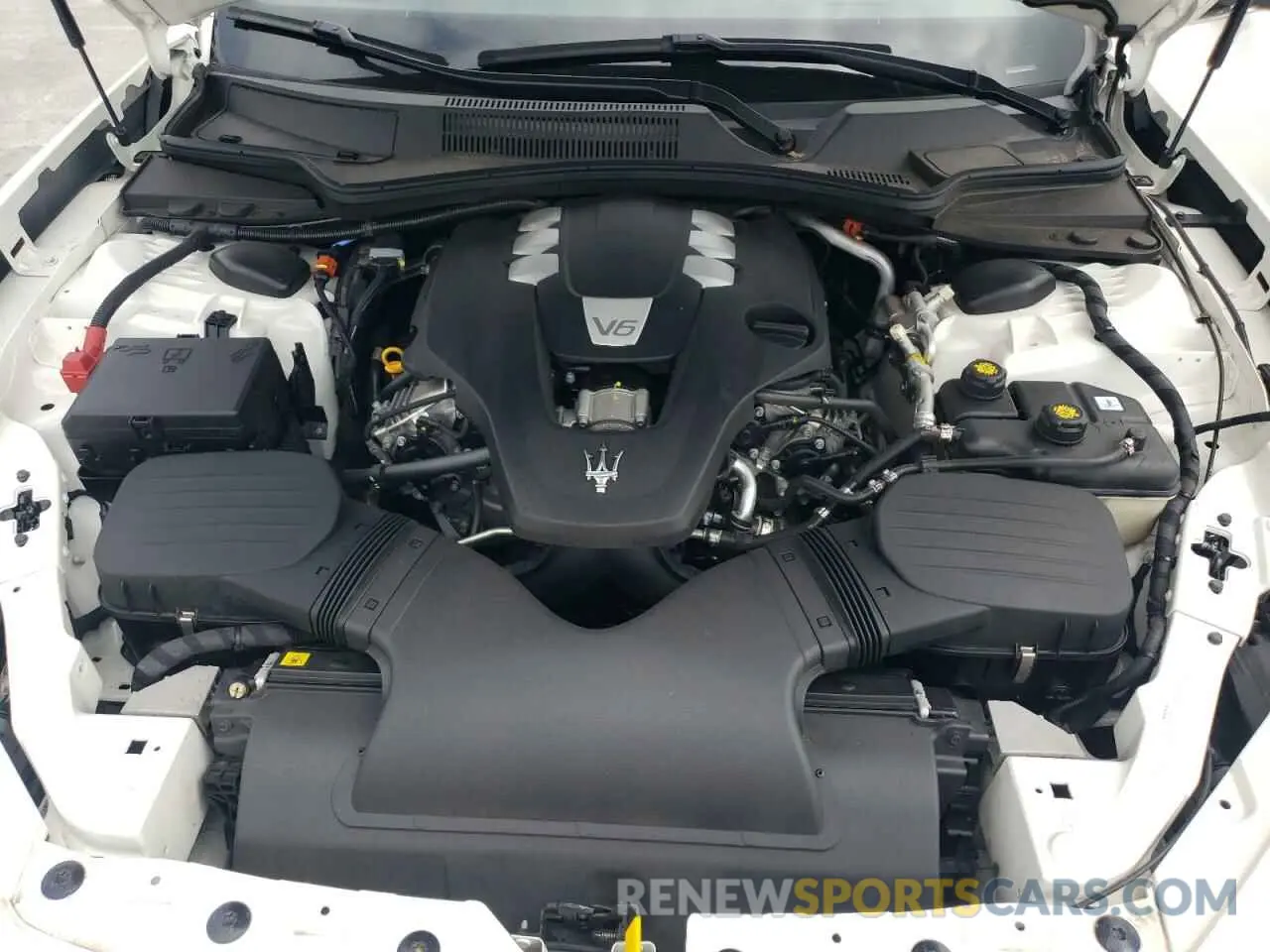 11 Photograph of a damaged car ZAM57XSAXN1390716 MASERATI GHIBLI BAS 2022