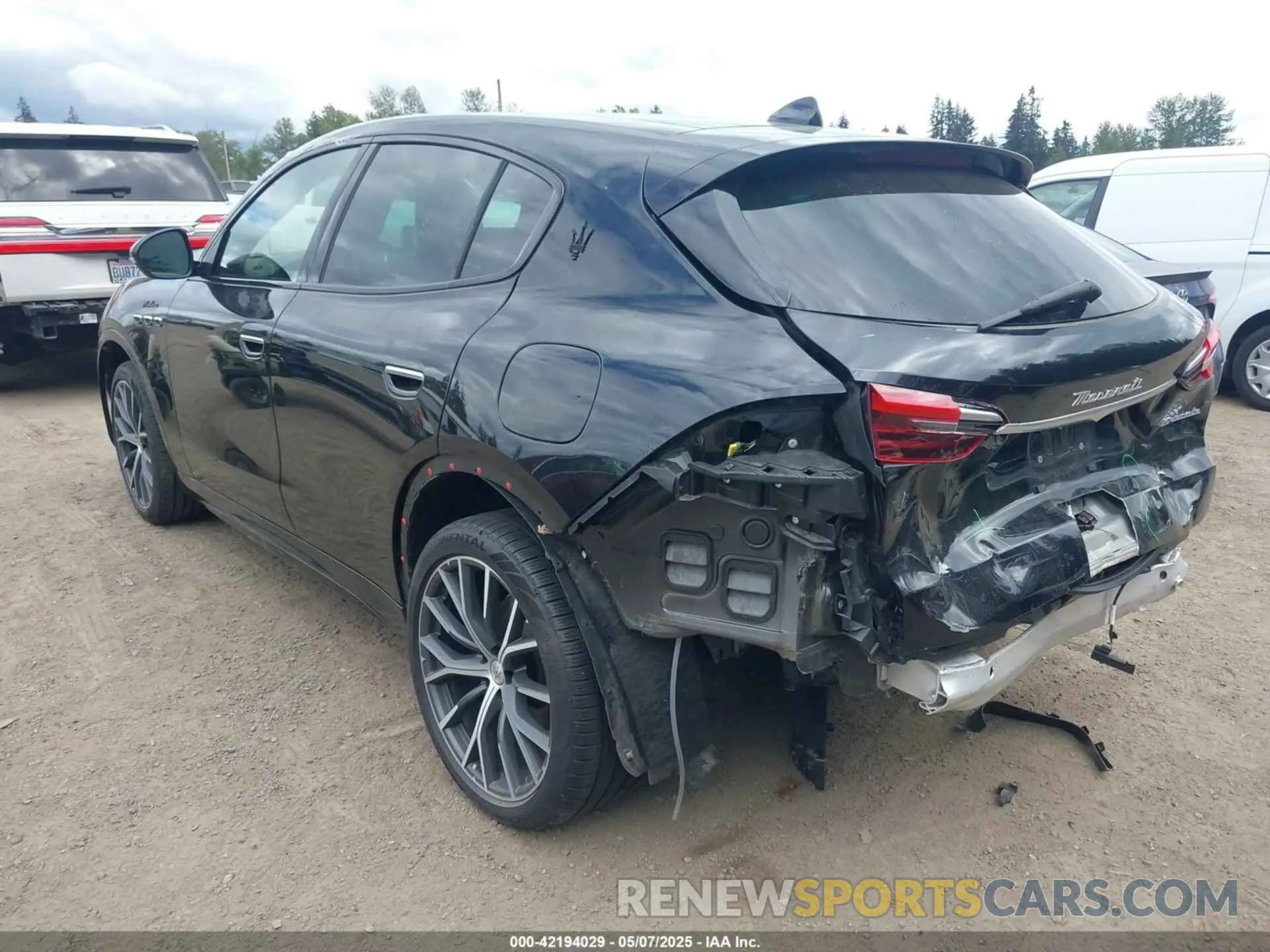 3 Photograph of a damaged car ZN682AVM0P7438449 MASERATI GRECALE 2023
