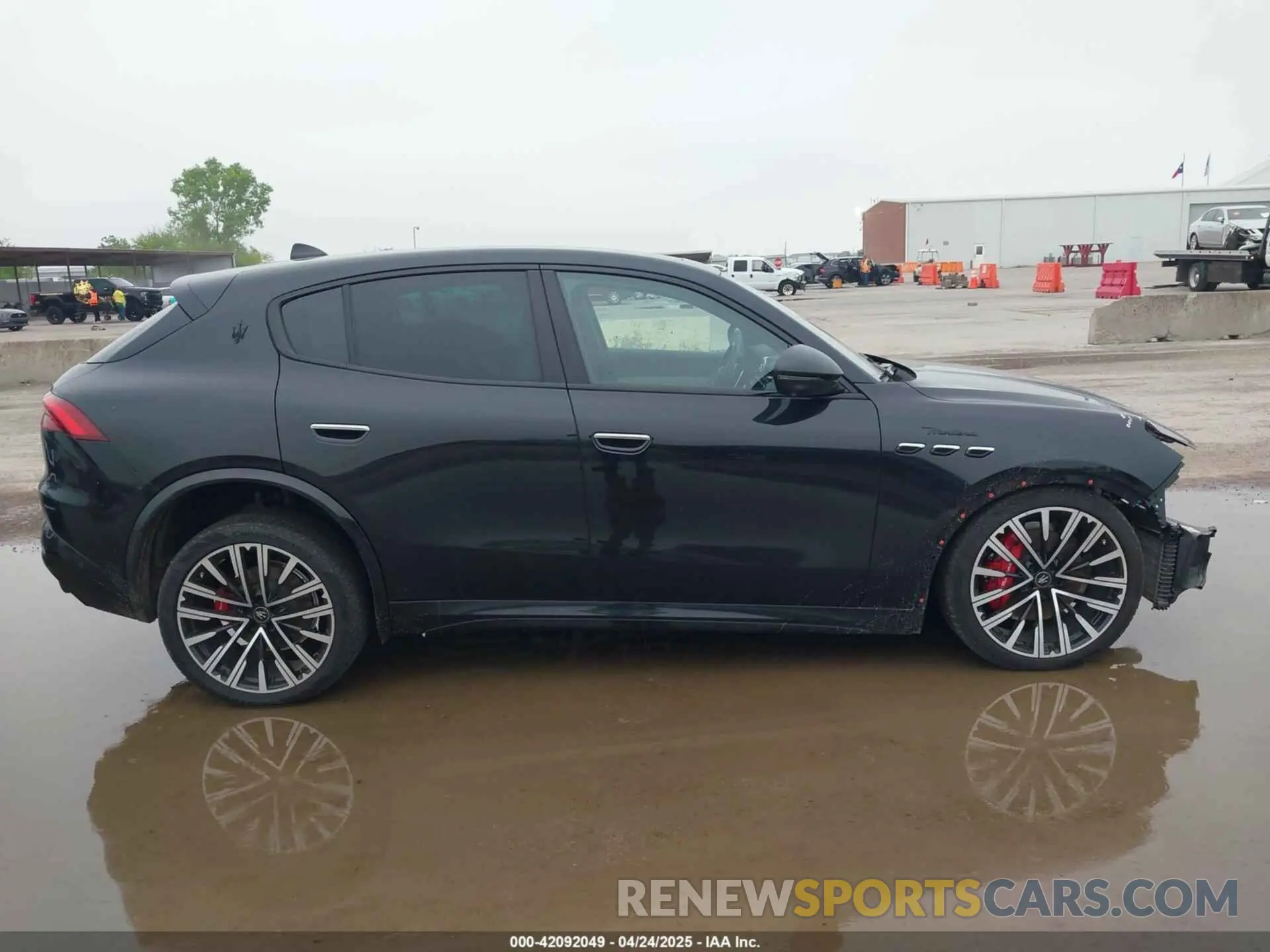 14 Photograph of a damaged car ZN682AVM6P7413121 MASERATI GRECALE 2023