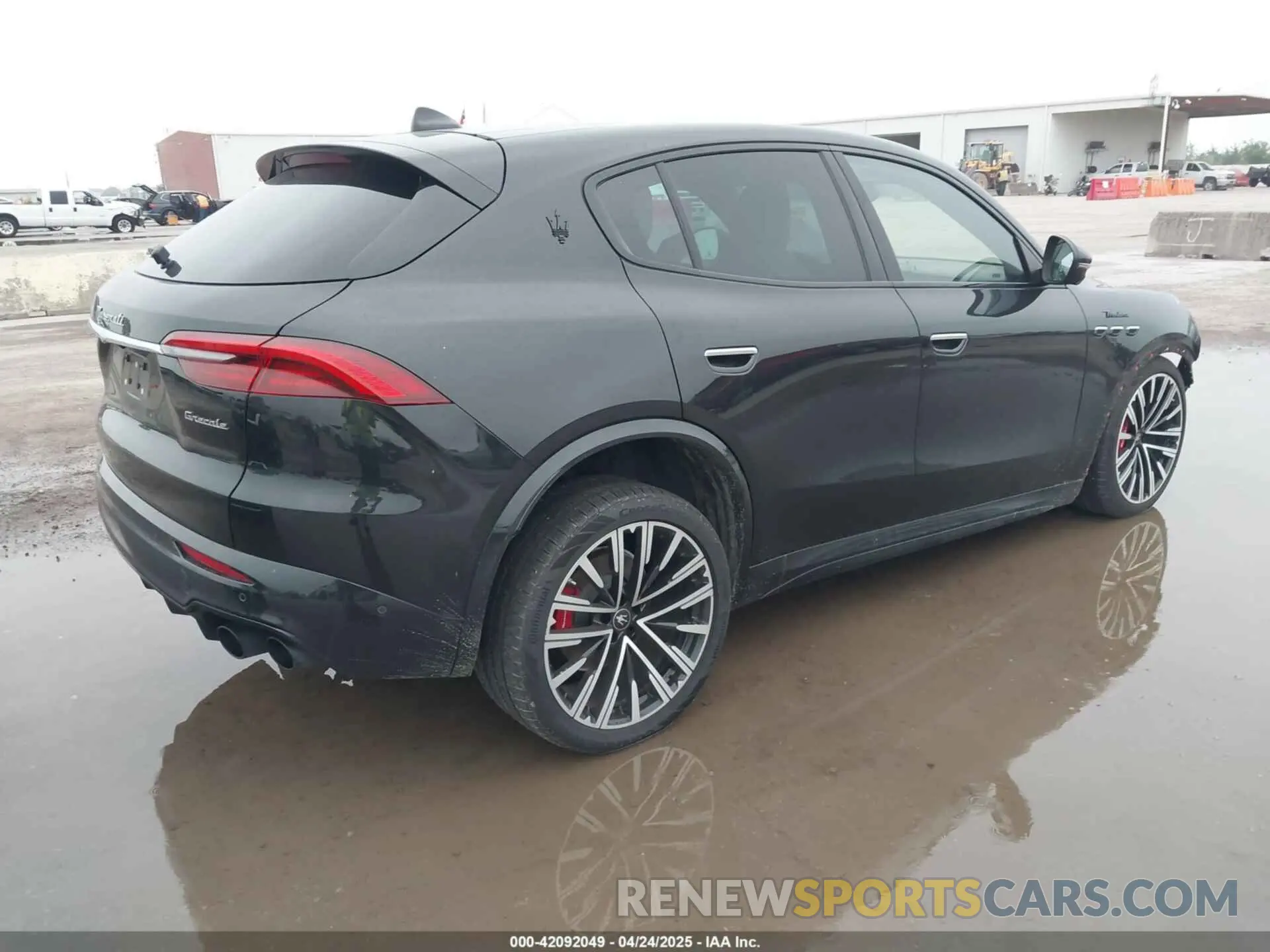 4 Photograph of a damaged car ZN682AVM6P7413121 MASERATI GRECALE 2023