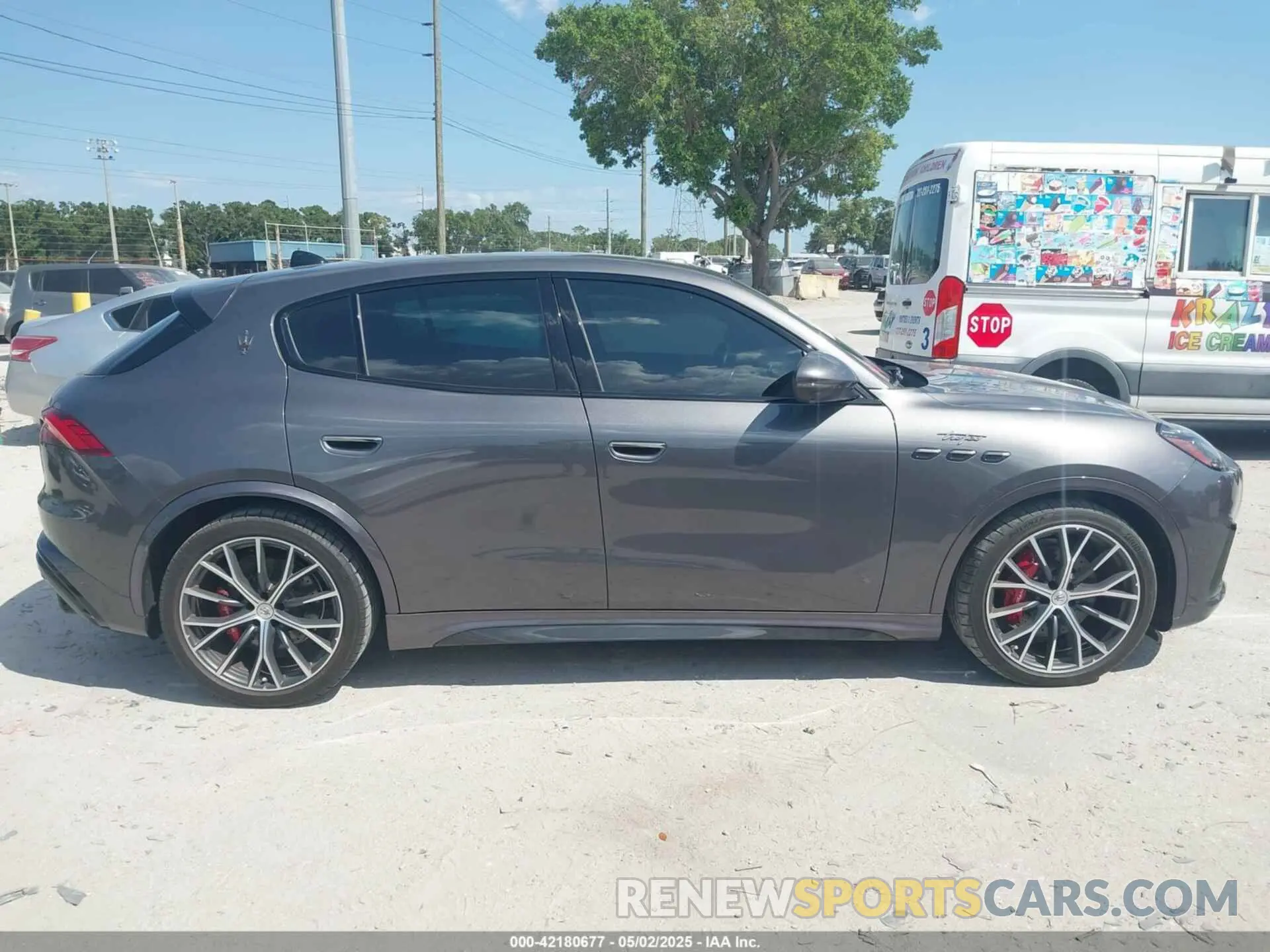 13 Photograph of a damaged car ZN682CVT3P7435001 MASERATI GRECALE 2023