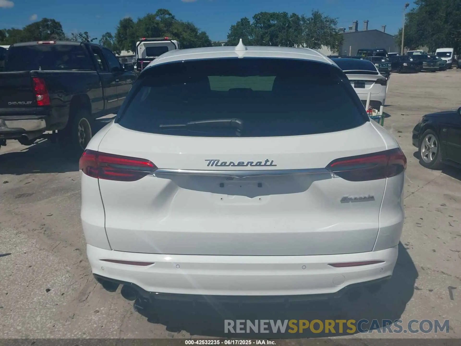 17 Photograph of a damaged car ZN6PMDAA8R7456882 MASERATI GRECALE 2024