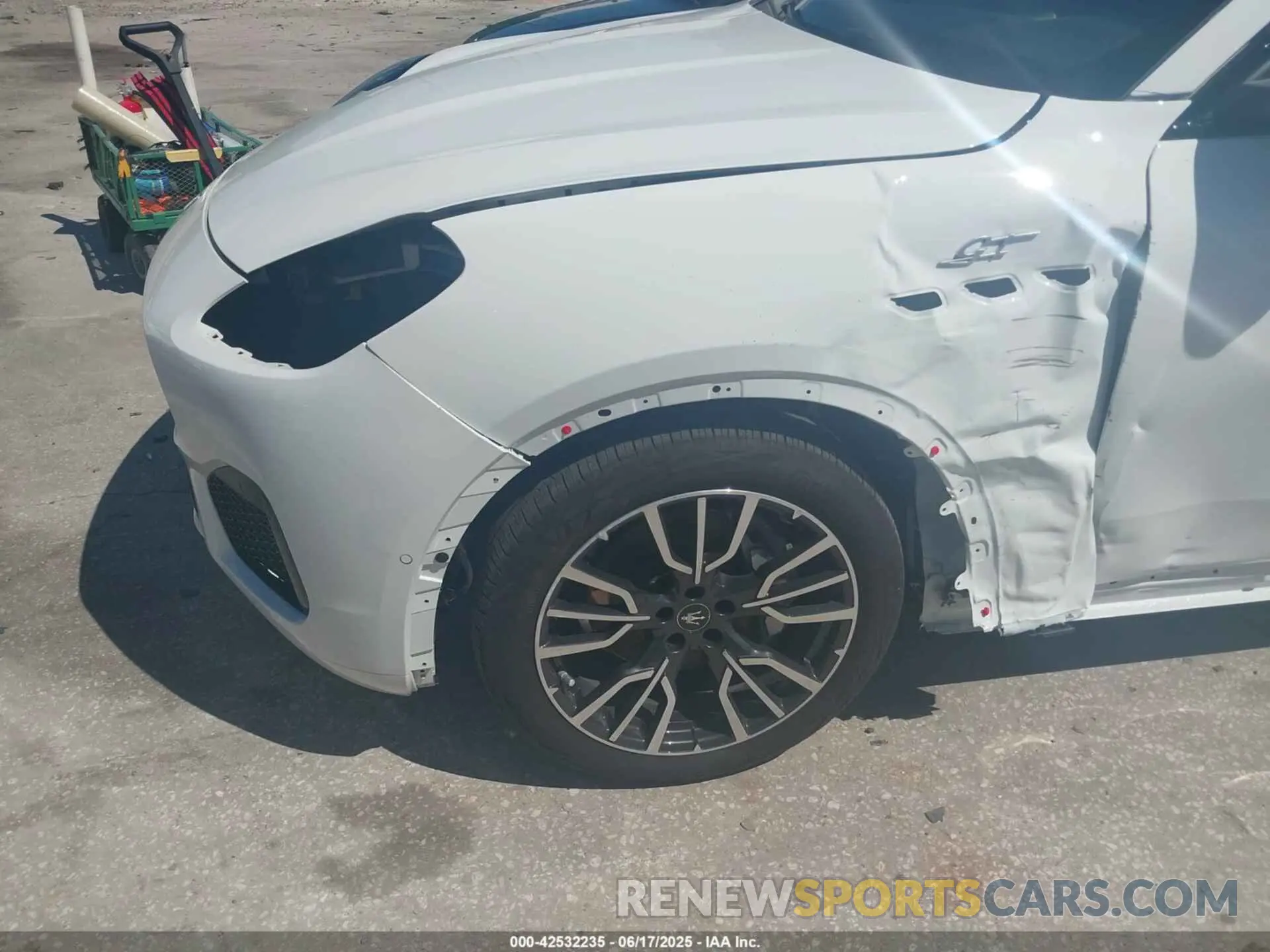 18 Photograph of a damaged car ZN6PMDAA8R7456882 MASERATI GRECALE 2024