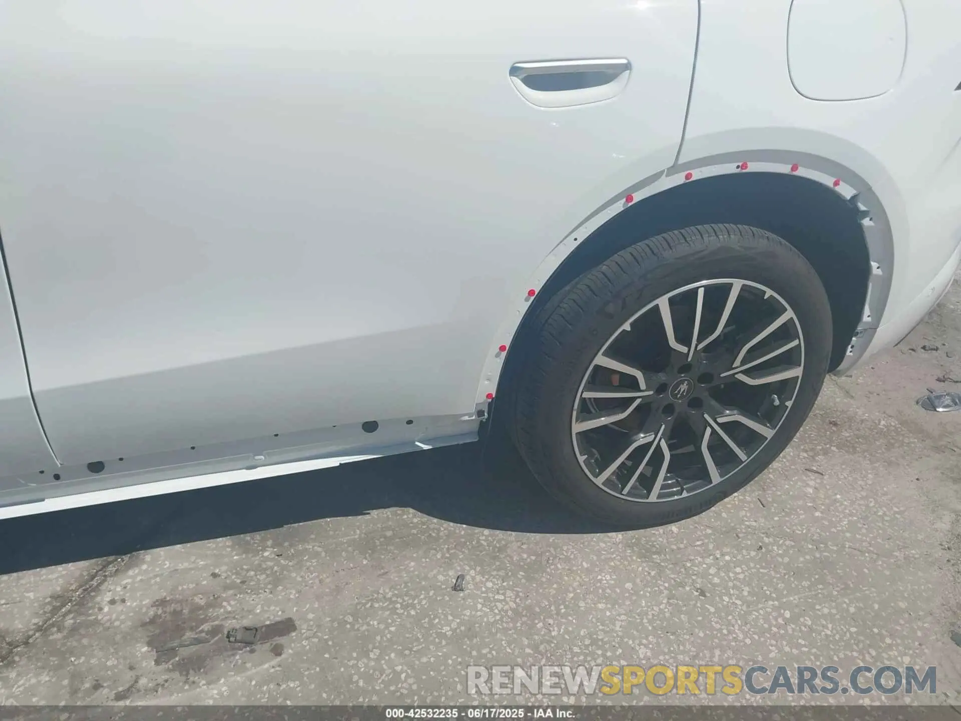 20 Photograph of a damaged car ZN6PMDAA8R7456882 MASERATI GRECALE 2024