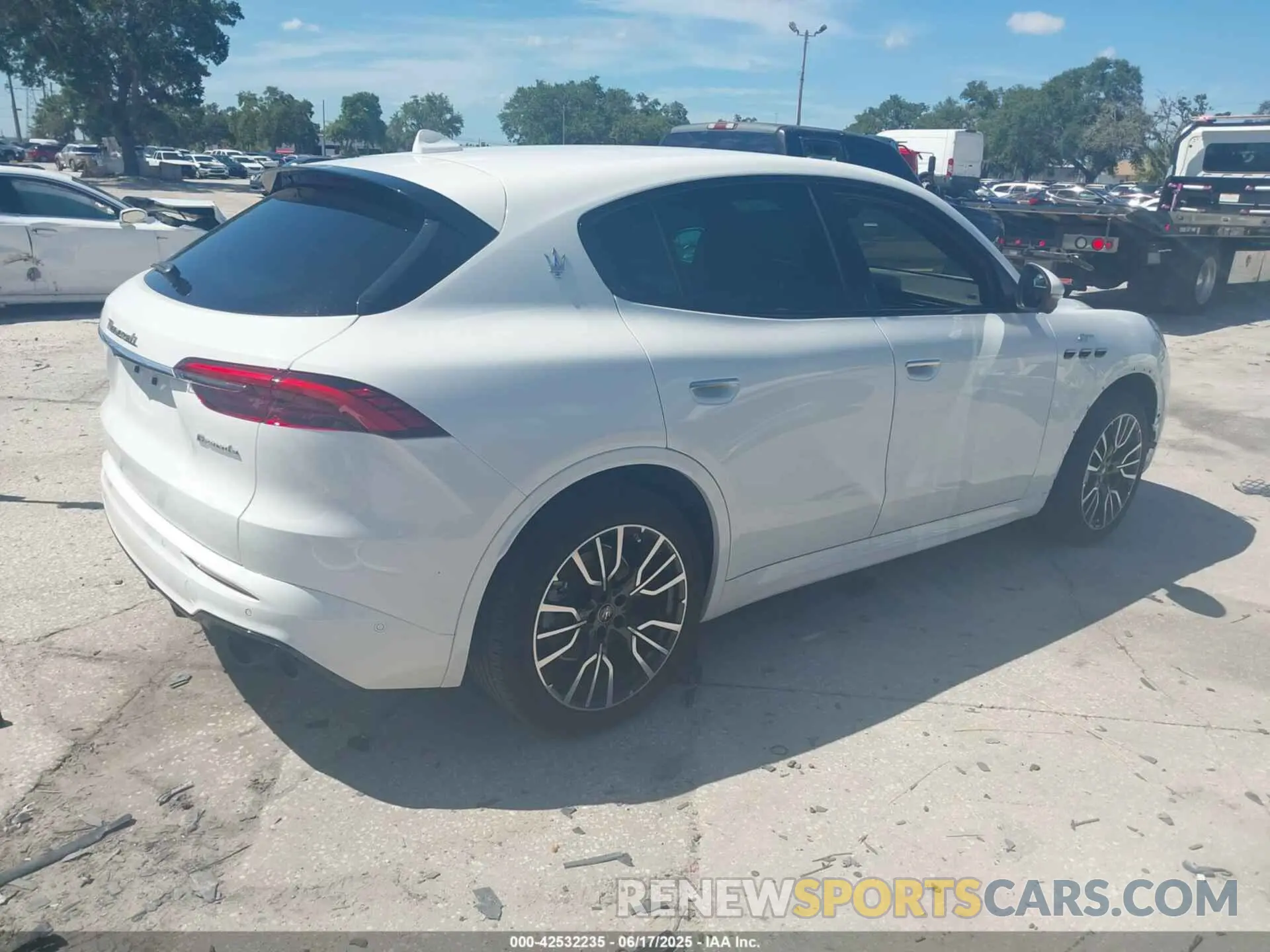 4 Photograph of a damaged car ZN6PMDAA8R7456882 MASERATI GRECALE 2024
