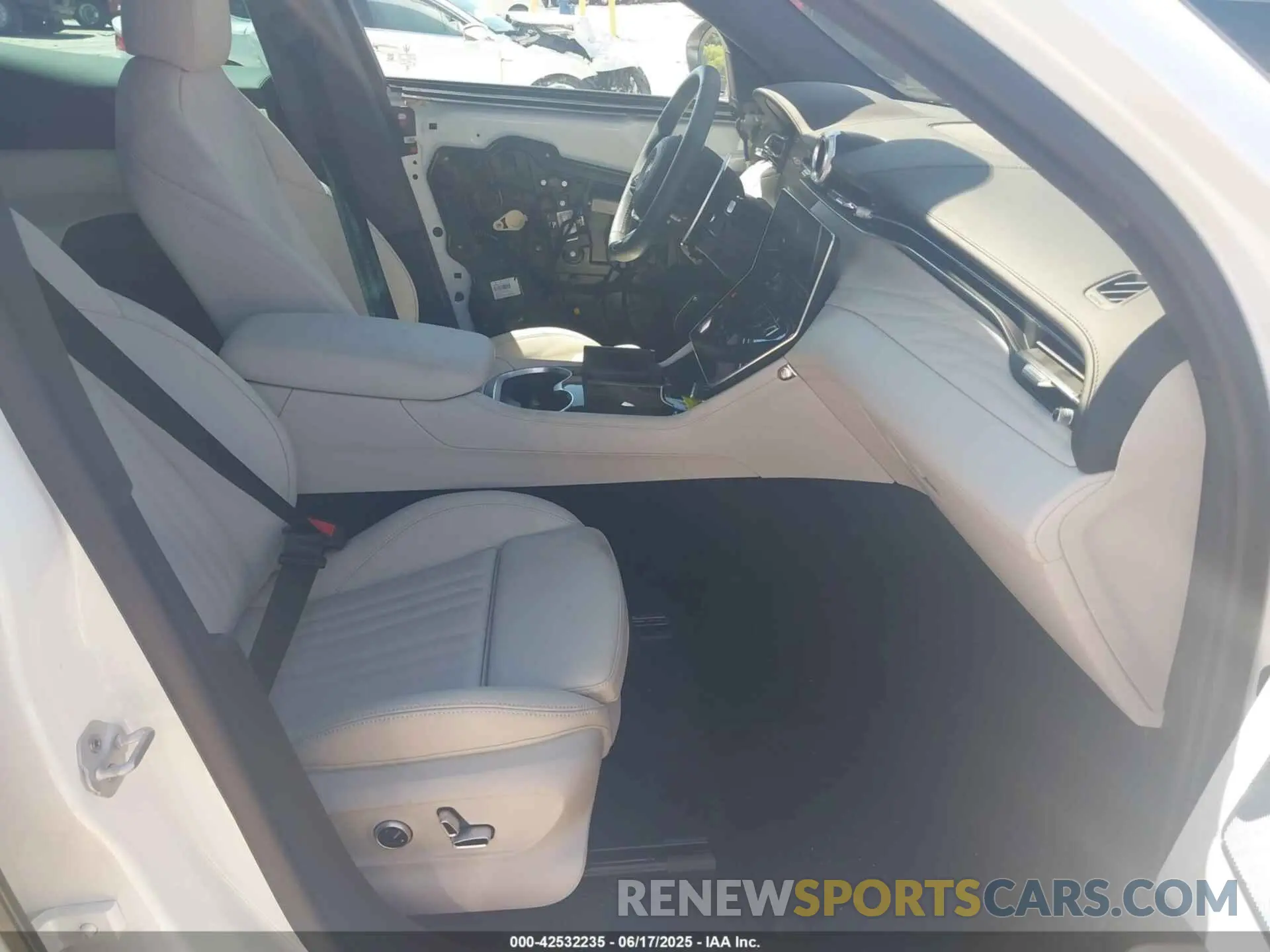 5 Photograph of a damaged car ZN6PMDAA8R7456882 MASERATI GRECALE 2024