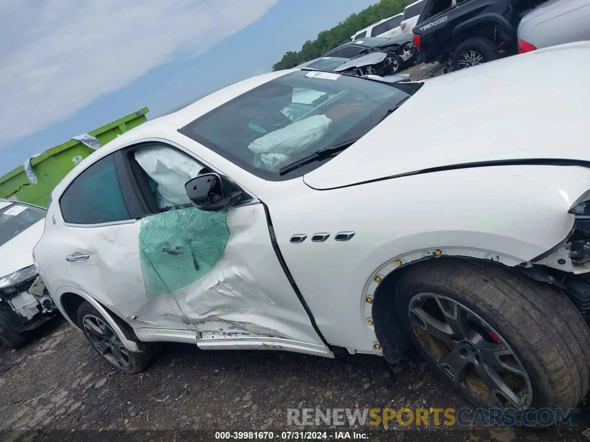 13 Photograph of a damaged car ZN661XUA8KX332747 MASERATI LEVANTE 2019