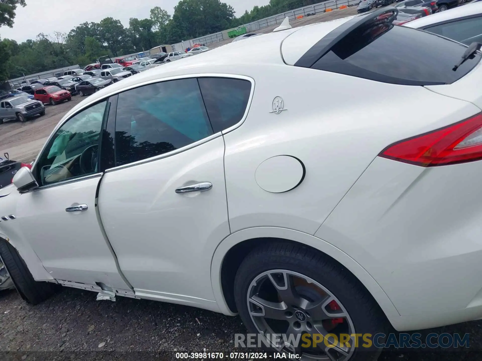 14 Photograph of a damaged car ZN661XUA8KX332747 MASERATI LEVANTE 2019
