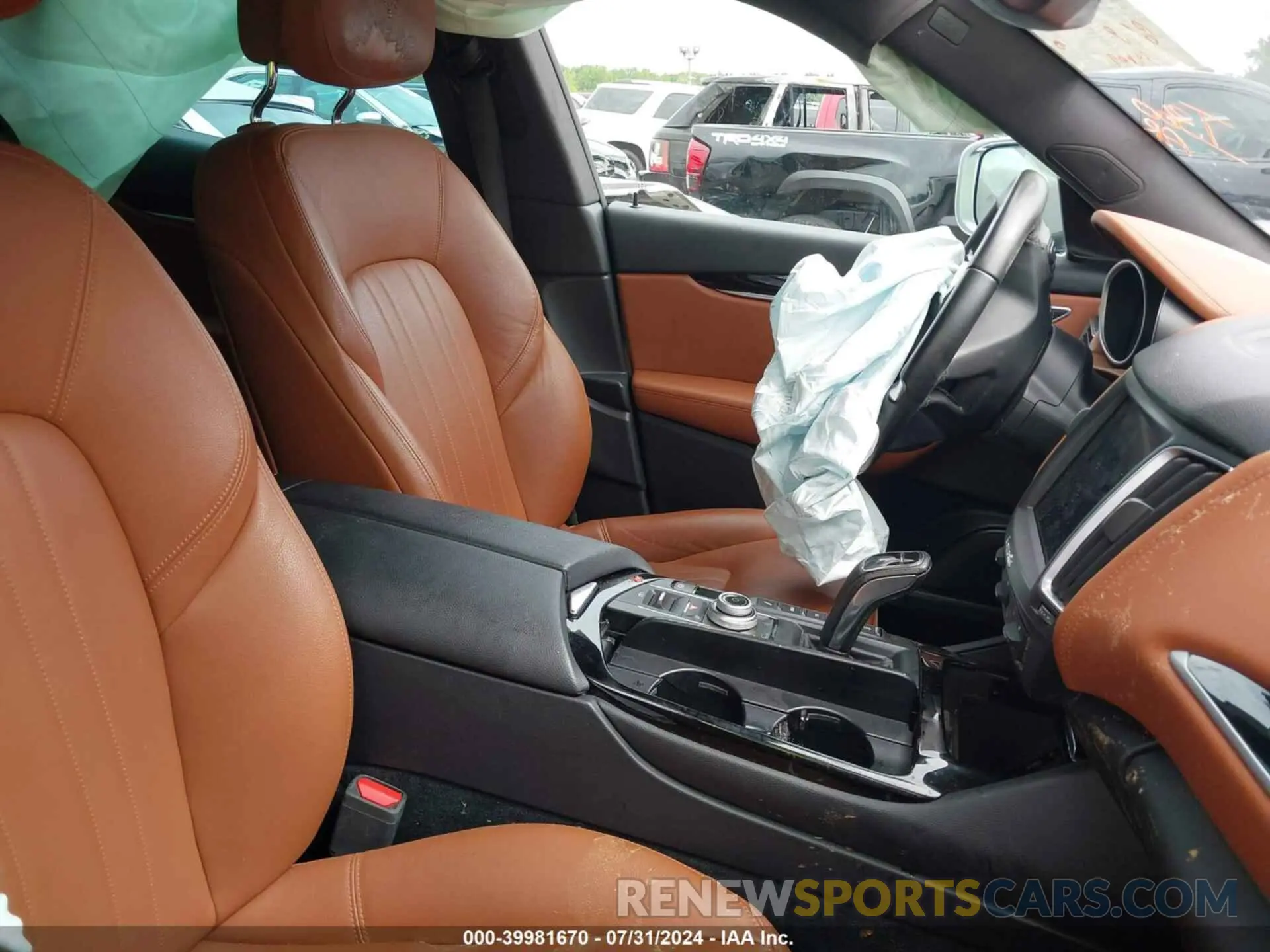 5 Photograph of a damaged car ZN661XUA8KX332747 MASERATI LEVANTE 2019