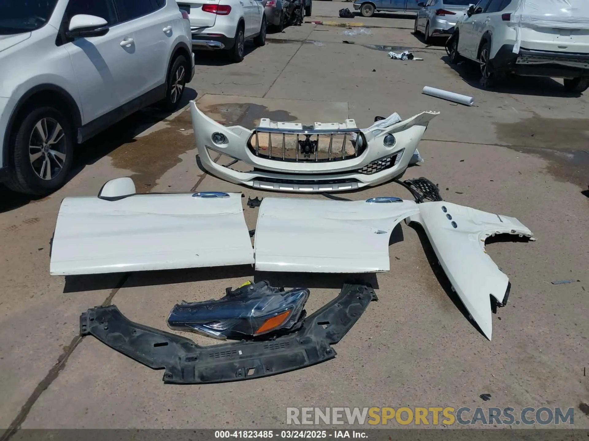 12 Photograph of a damaged car ZN661XUL4KX319060 MASERATI LEVANTE 2019