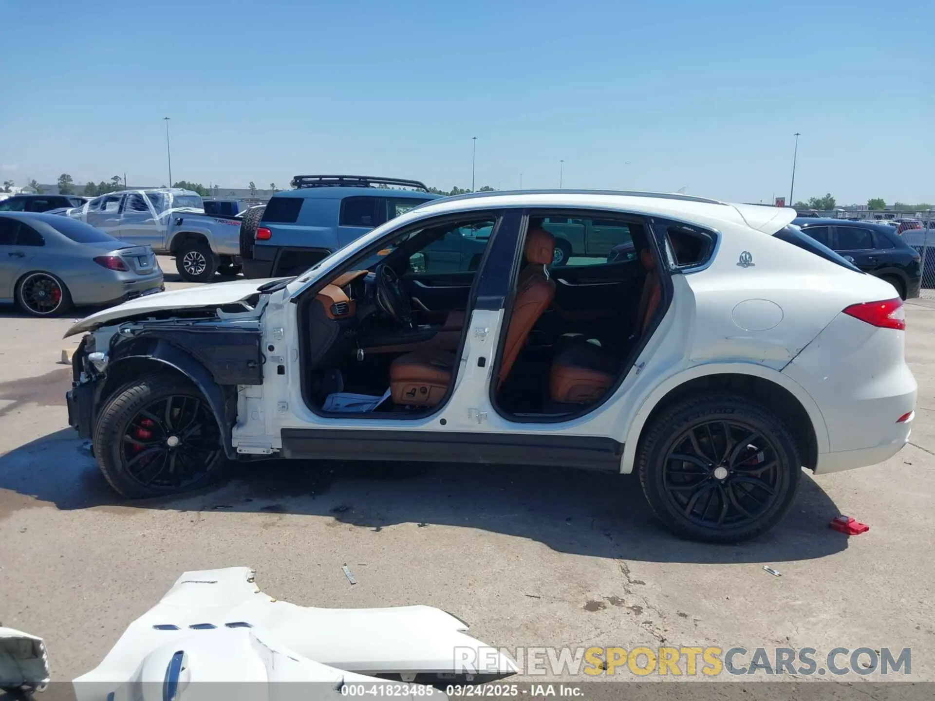 15 Photograph of a damaged car ZN661XUL4KX319060 MASERATI LEVANTE 2019