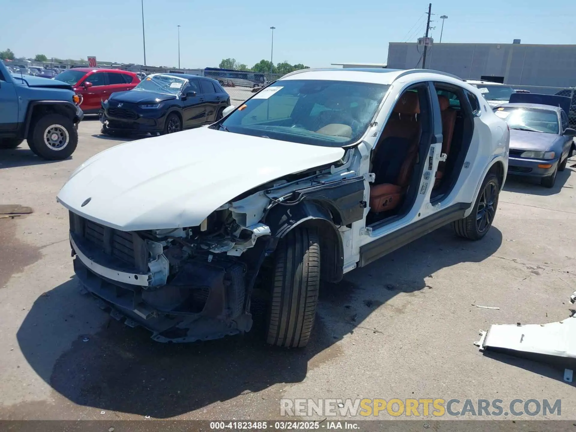 2 Photograph of a damaged car ZN661XUL4KX319060 MASERATI LEVANTE 2019