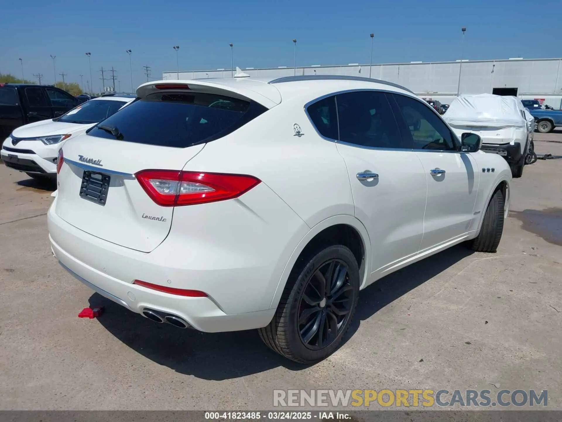 4 Photograph of a damaged car ZN661XUL4KX319060 MASERATI LEVANTE 2019
