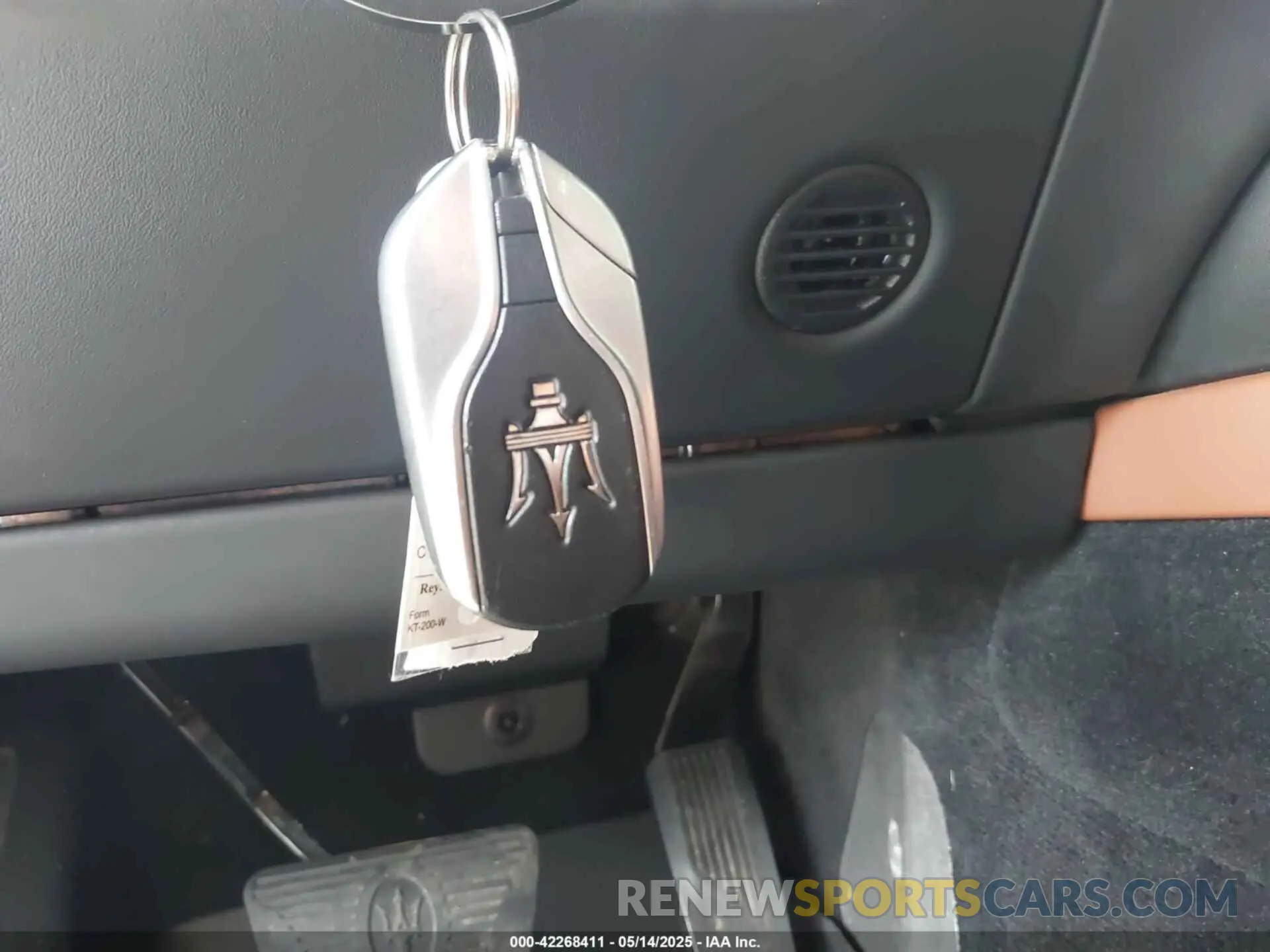 11 Фотография поврежденного автомобиля ZN661XUL5KX309301 MASERATI LEVANTE 2019