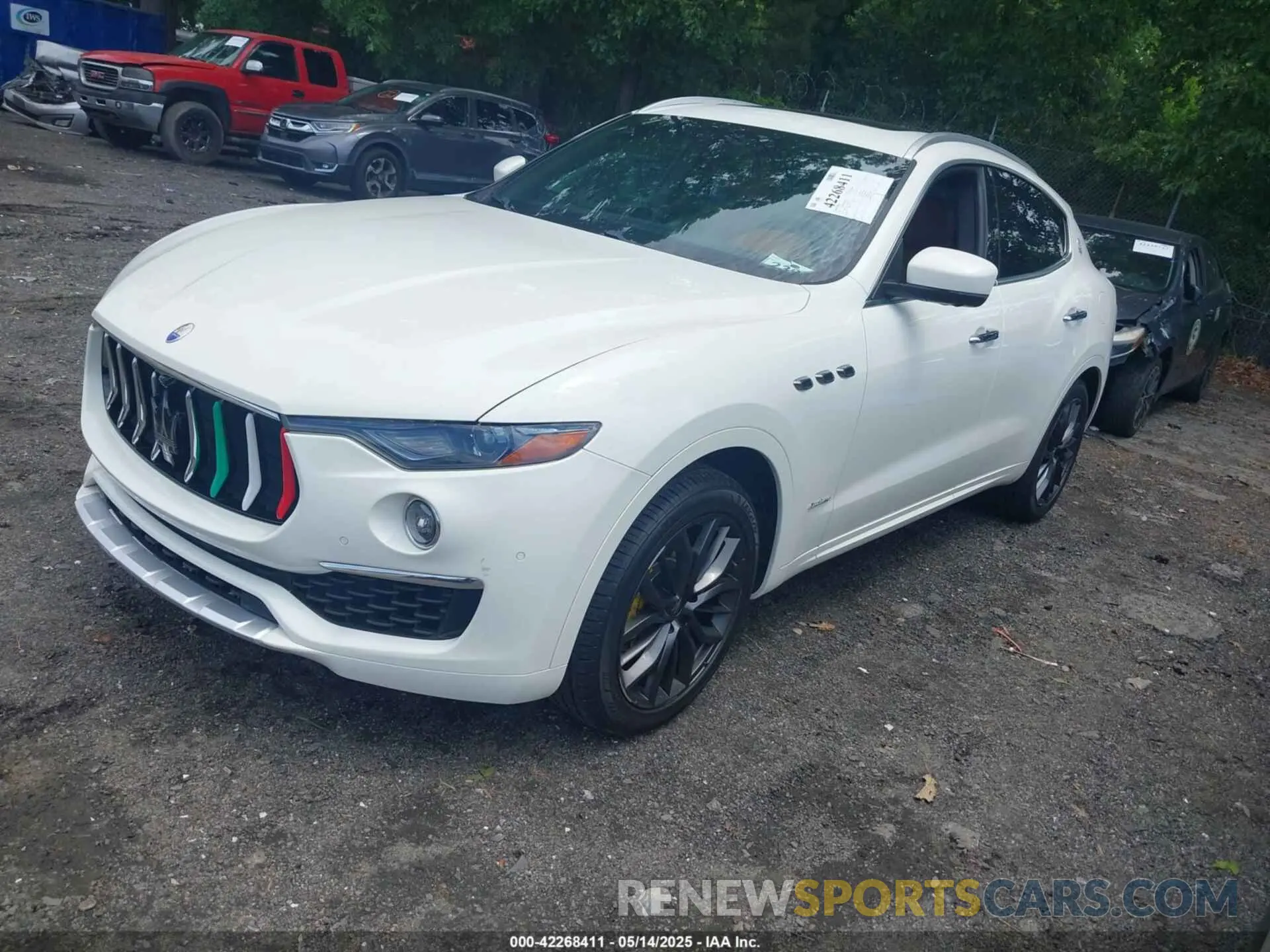 2 Фотография поврежденного автомобиля ZN661XUL5KX309301 MASERATI LEVANTE 2019