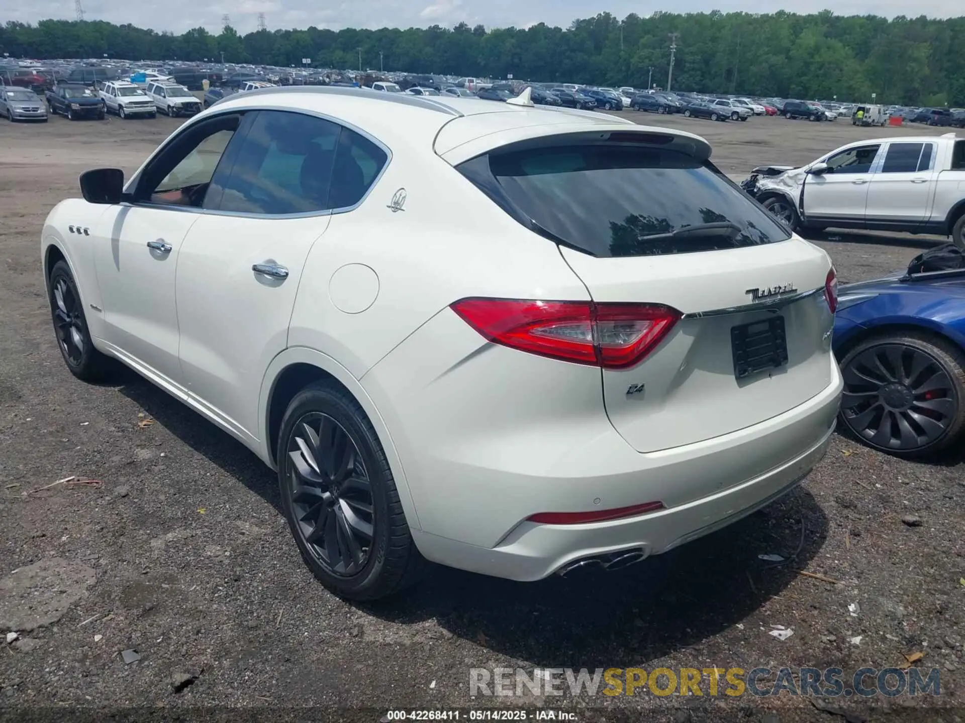 3 Фотография поврежденного автомобиля ZN661XUL5KX309301 MASERATI LEVANTE 2019