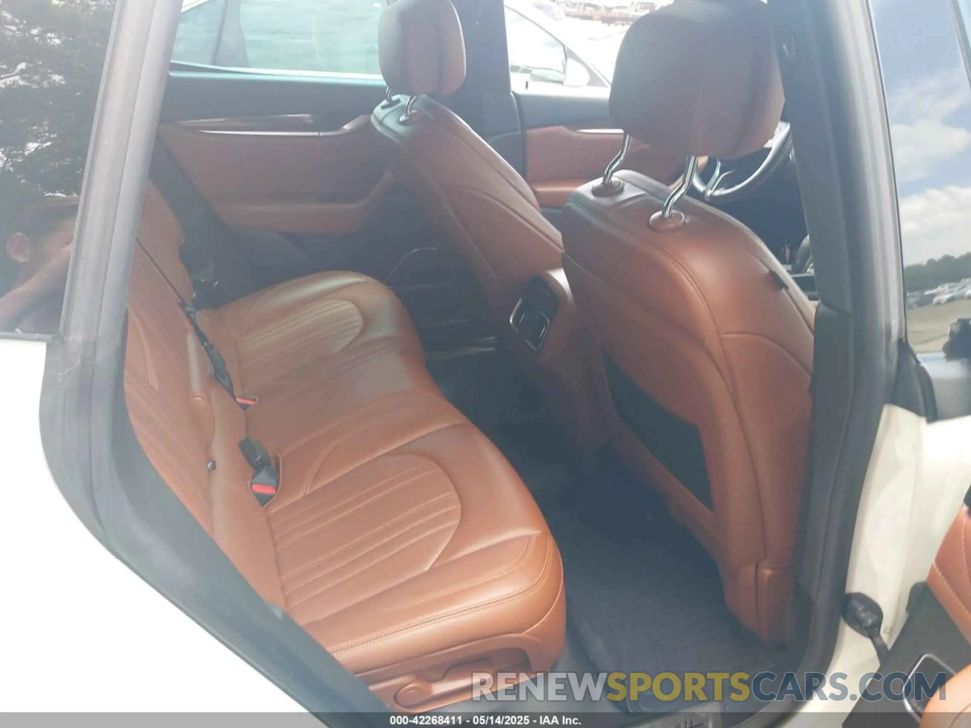 8 Фотография поврежденного автомобиля ZN661XUL5KX309301 MASERATI LEVANTE 2019