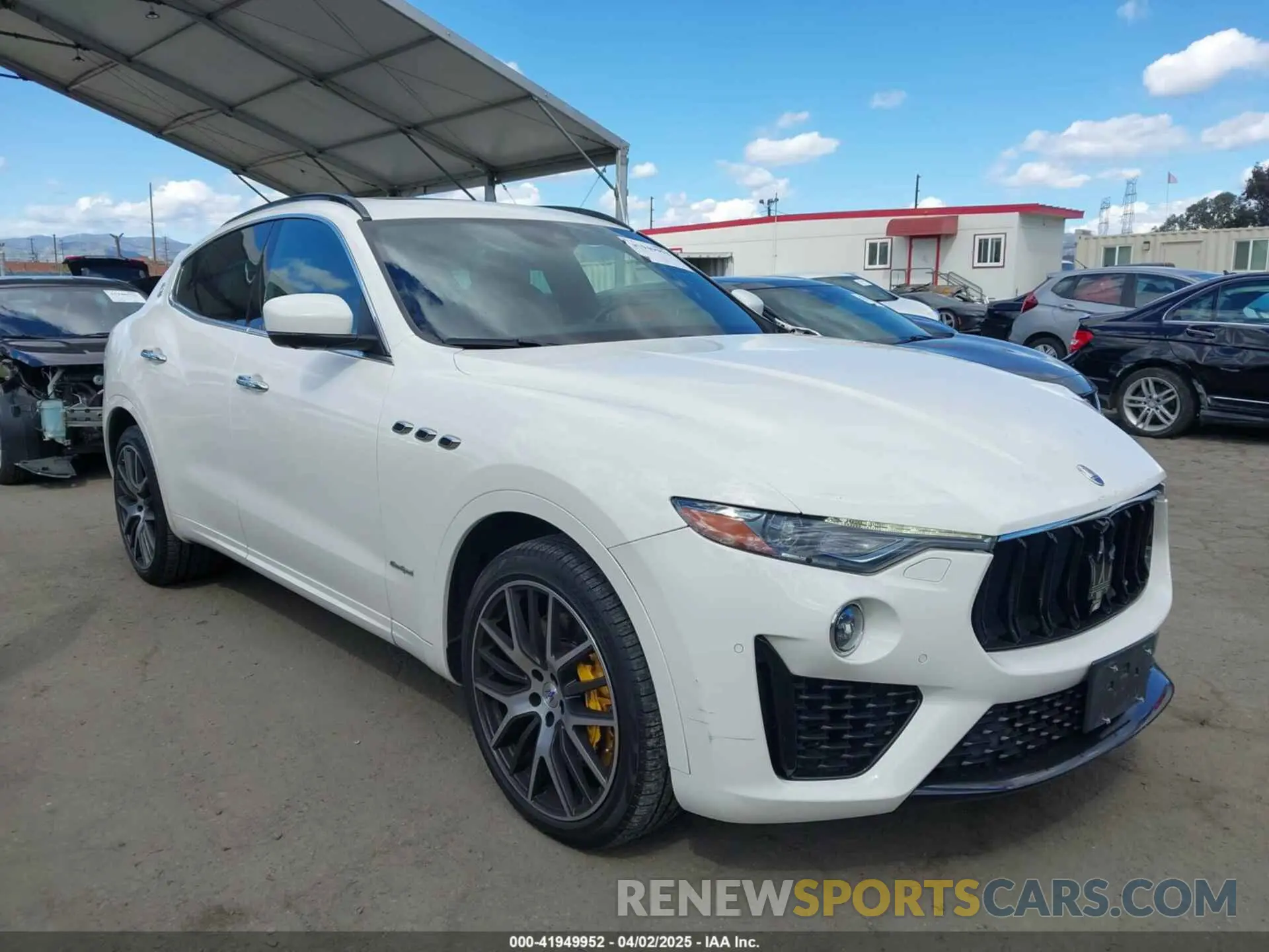 1 Photograph of a damaged car ZN661YUS1KX318915 MASERATI LEVANTE 2019