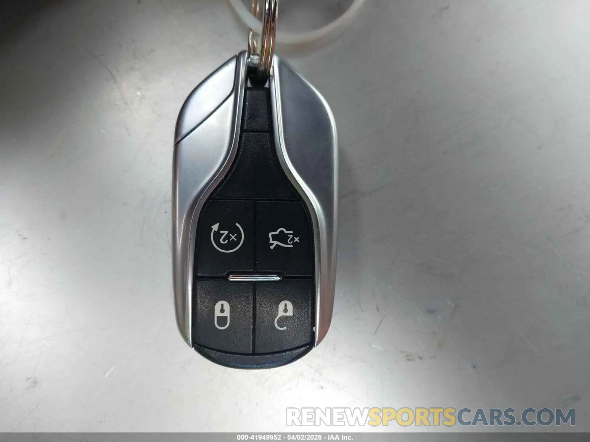 11 Photograph of a damaged car ZN661YUS1KX318915 MASERATI LEVANTE 2019