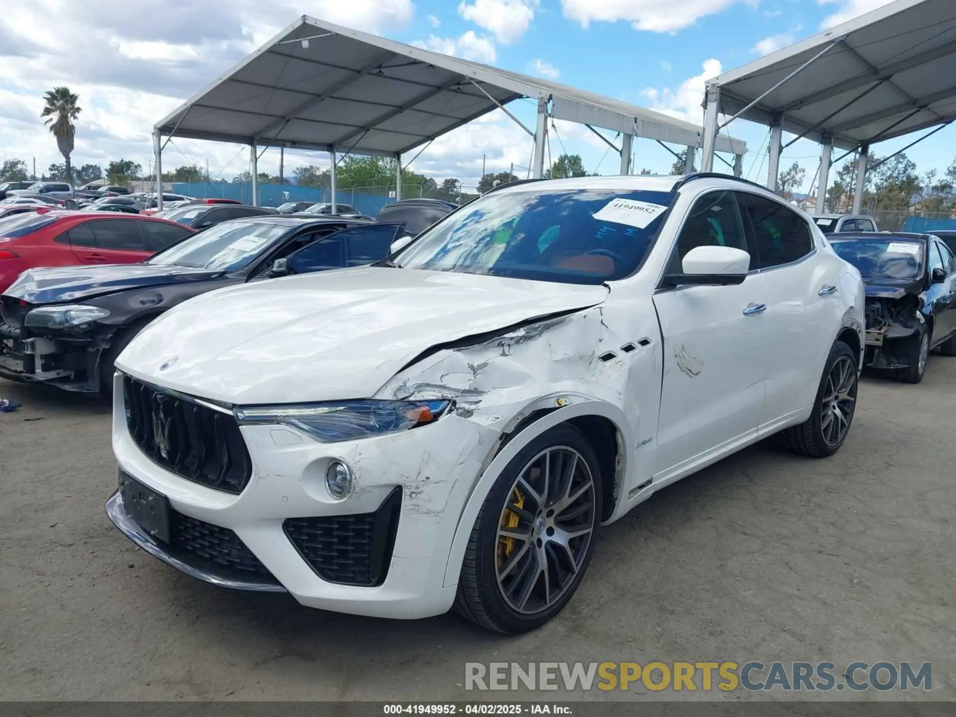 2 Photograph of a damaged car ZN661YUS1KX318915 MASERATI LEVANTE 2019