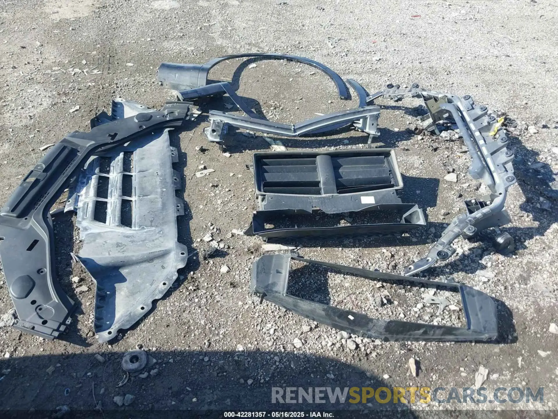 18 Photograph of a damaged car ZN661ZUA9KX332851 MASERATI LEVANTE 2019