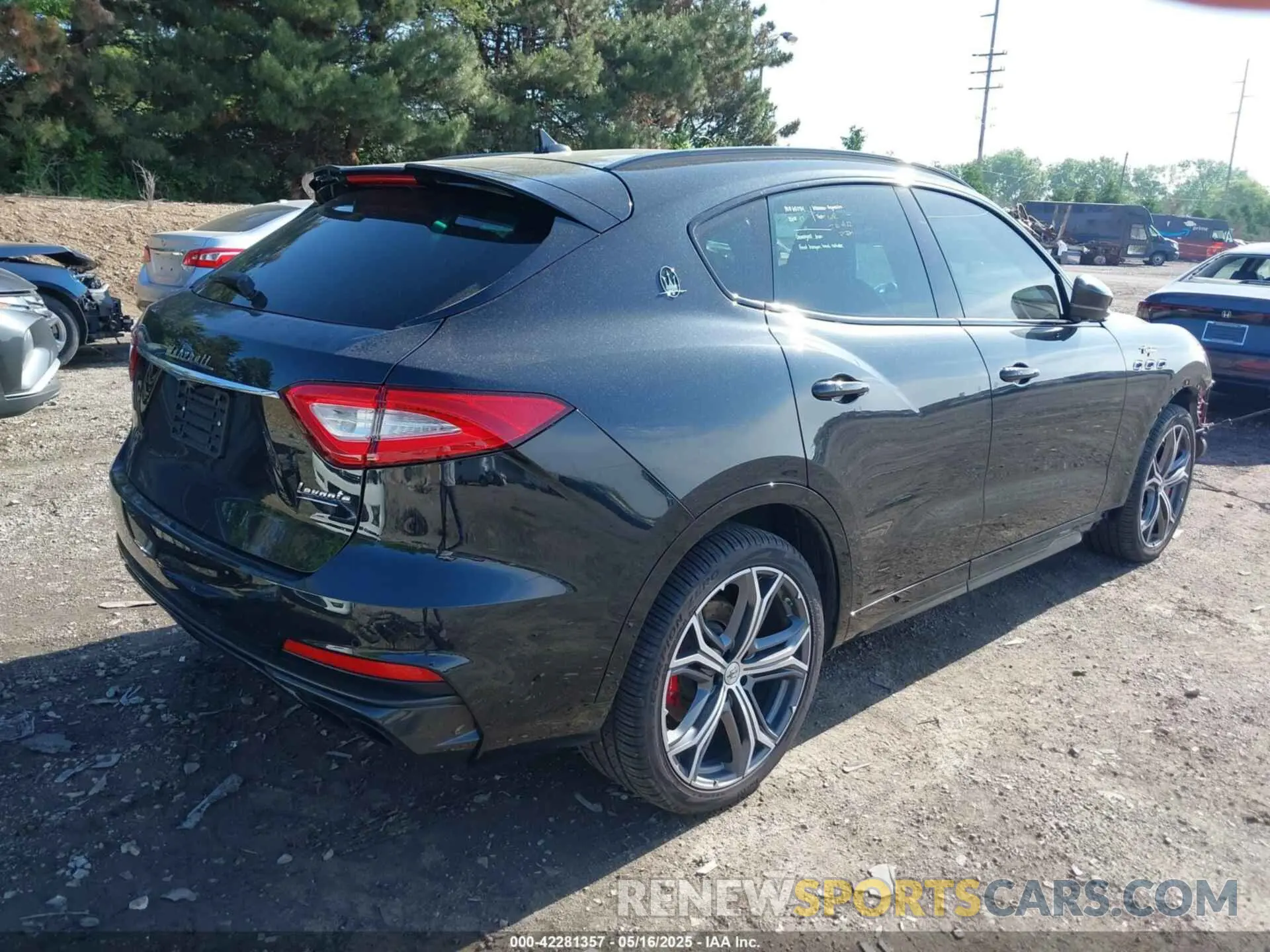 4 Photograph of a damaged car ZN661ZUA9KX332851 MASERATI LEVANTE 2019