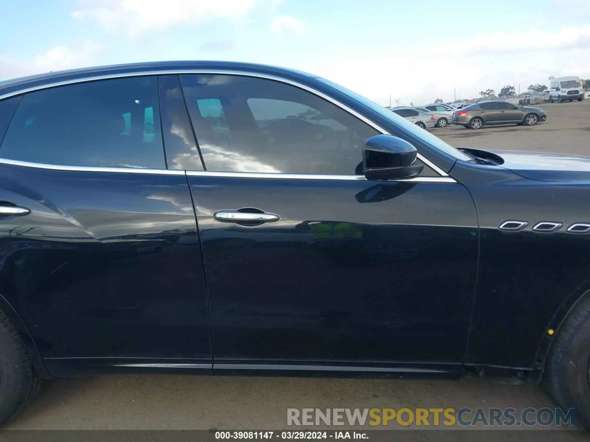 14 Photograph of a damaged car ZN661XUA5LX351502 MASERATI LEVANTE 2020
