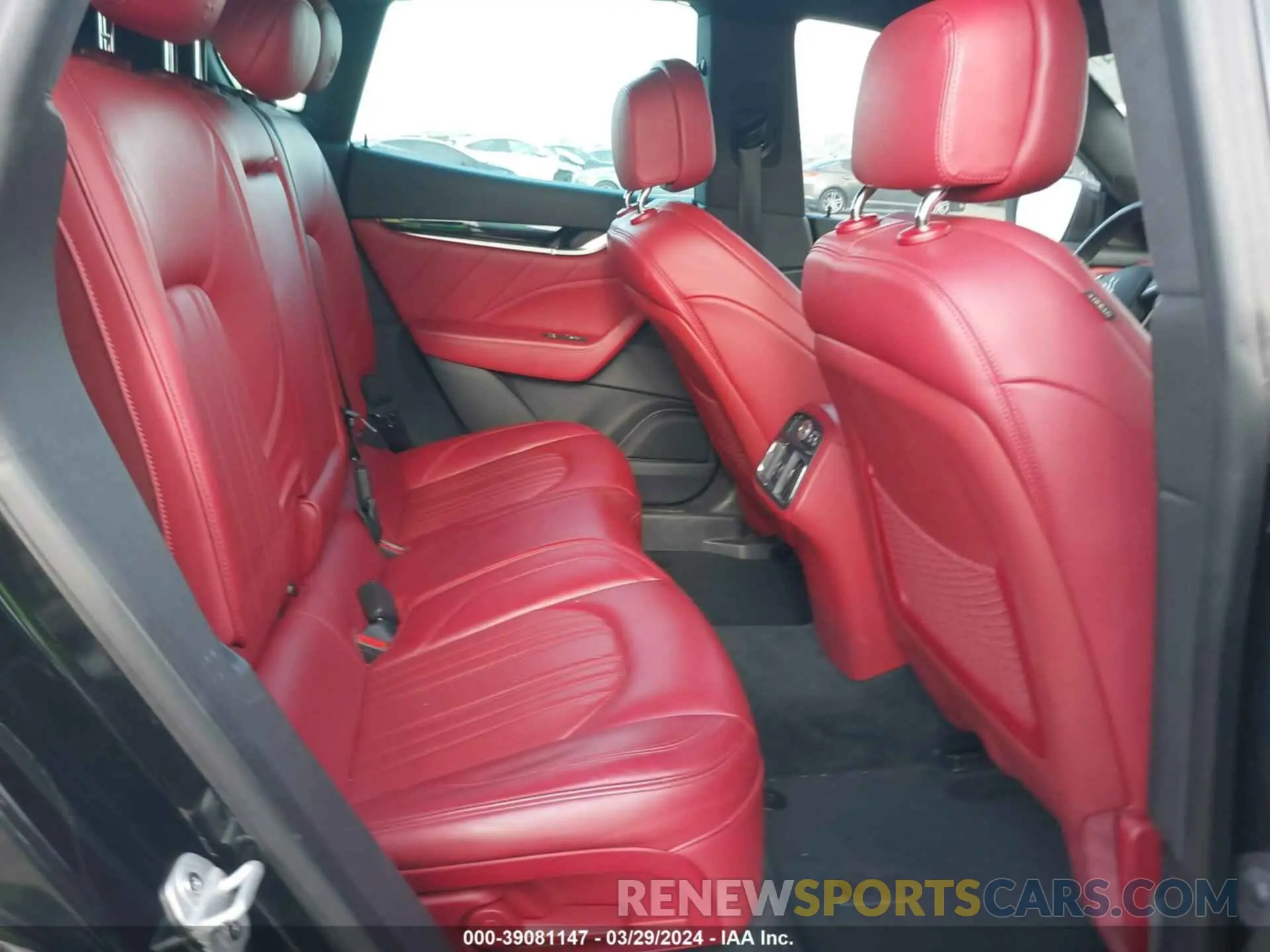 8 Photograph of a damaged car ZN661XUA5LX351502 MASERATI LEVANTE 2020