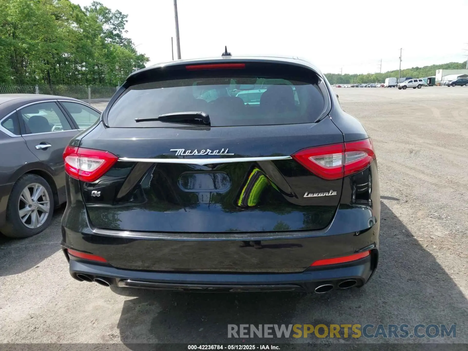 16 Photograph of a damaged car ZN661XUA6LX352481 MASERATI LEVANTE 2020