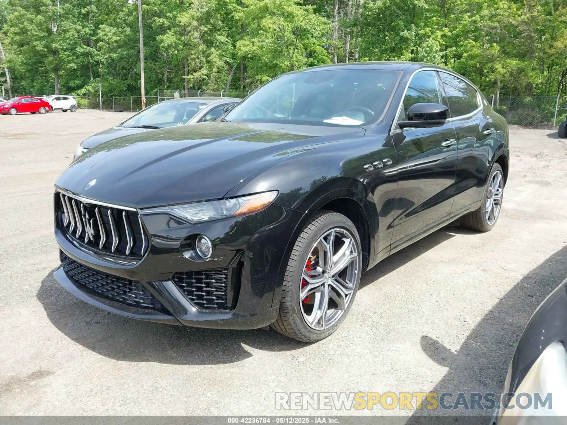 2 Photograph of a damaged car ZN661XUA6LX352481 MASERATI LEVANTE 2020