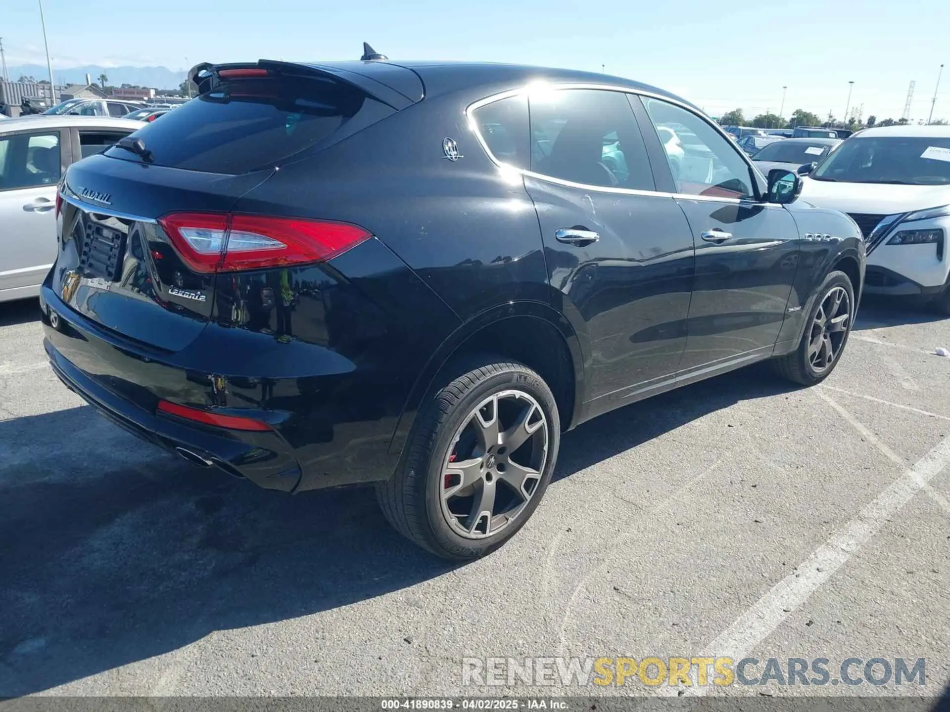 4 Фотография поврежденного автомобиля ZN661XUS2LX341454 MASERATI LEVANTE 2020