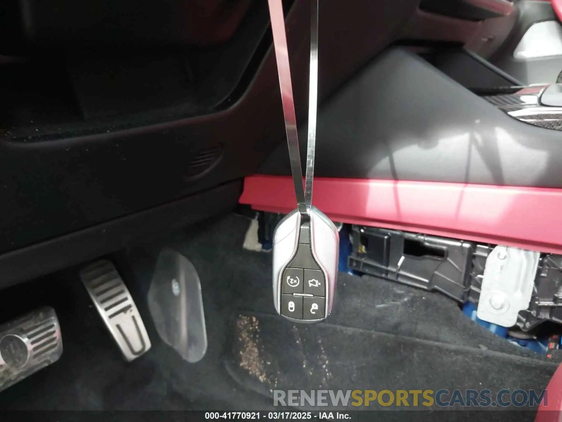 11 Фотография поврежденного автомобиля ZN661XUSXMX364840 MASERATI LEVANTE 2021