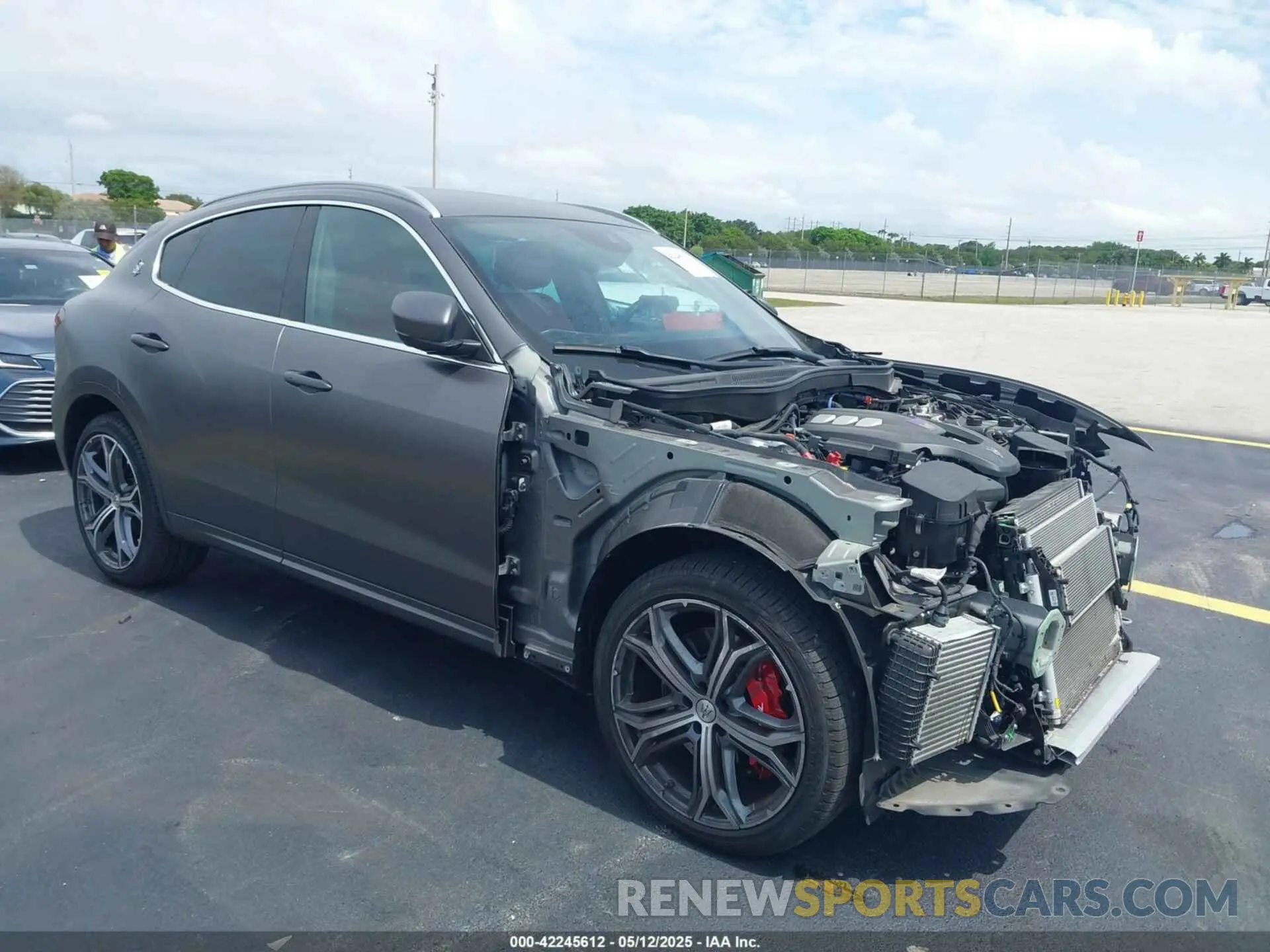 1 Фотография поврежденного автомобиля ZN661YULXMX372645 MASERATI LEVANTE 2021