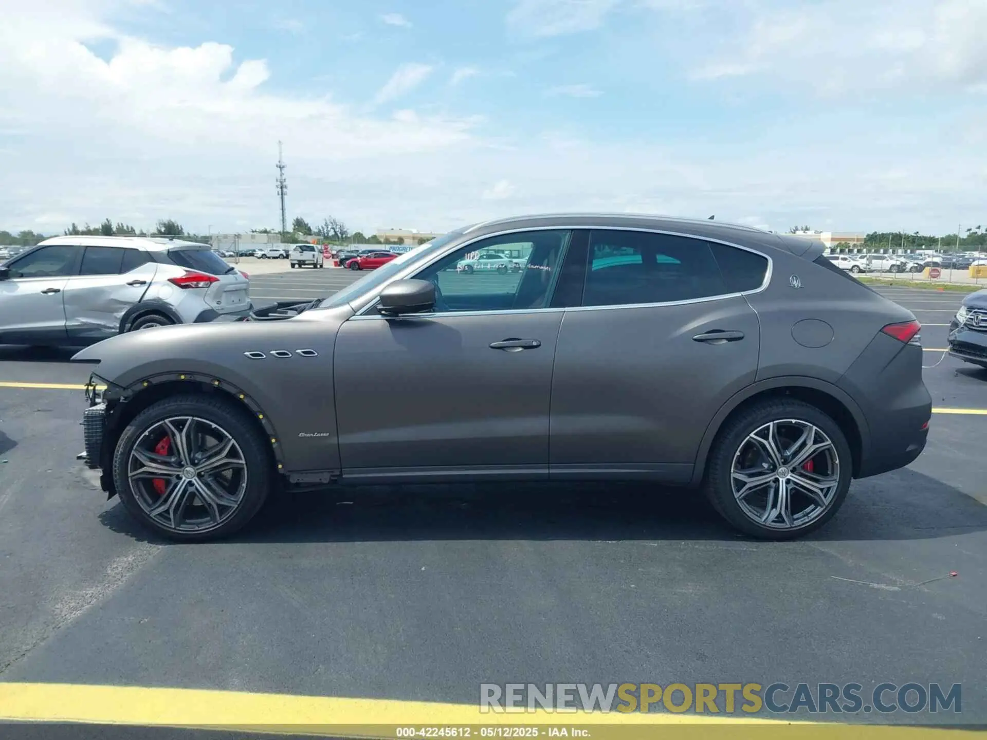 13 Фотография поврежденного автомобиля ZN661YULXMX372645 MASERATI LEVANTE 2021