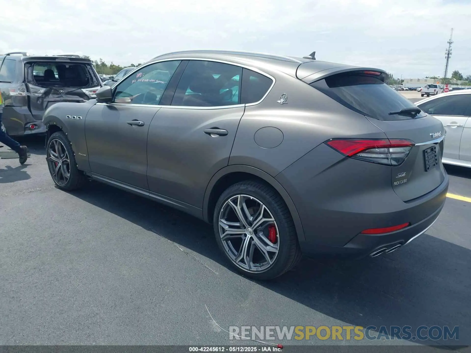 3 Фотография поврежденного автомобиля ZN661YULXMX372645 MASERATI LEVANTE 2021