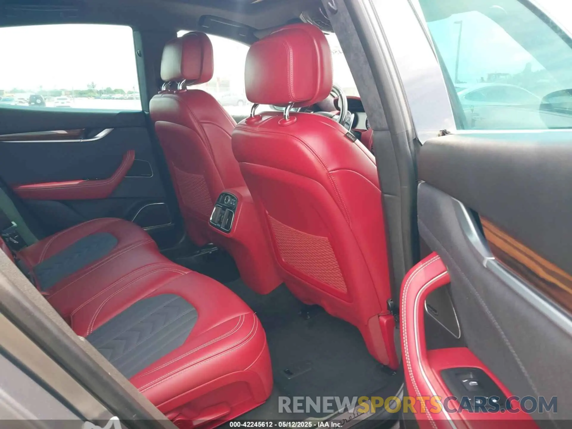 8 Фотография поврежденного автомобиля ZN661YULXMX372645 MASERATI LEVANTE 2021